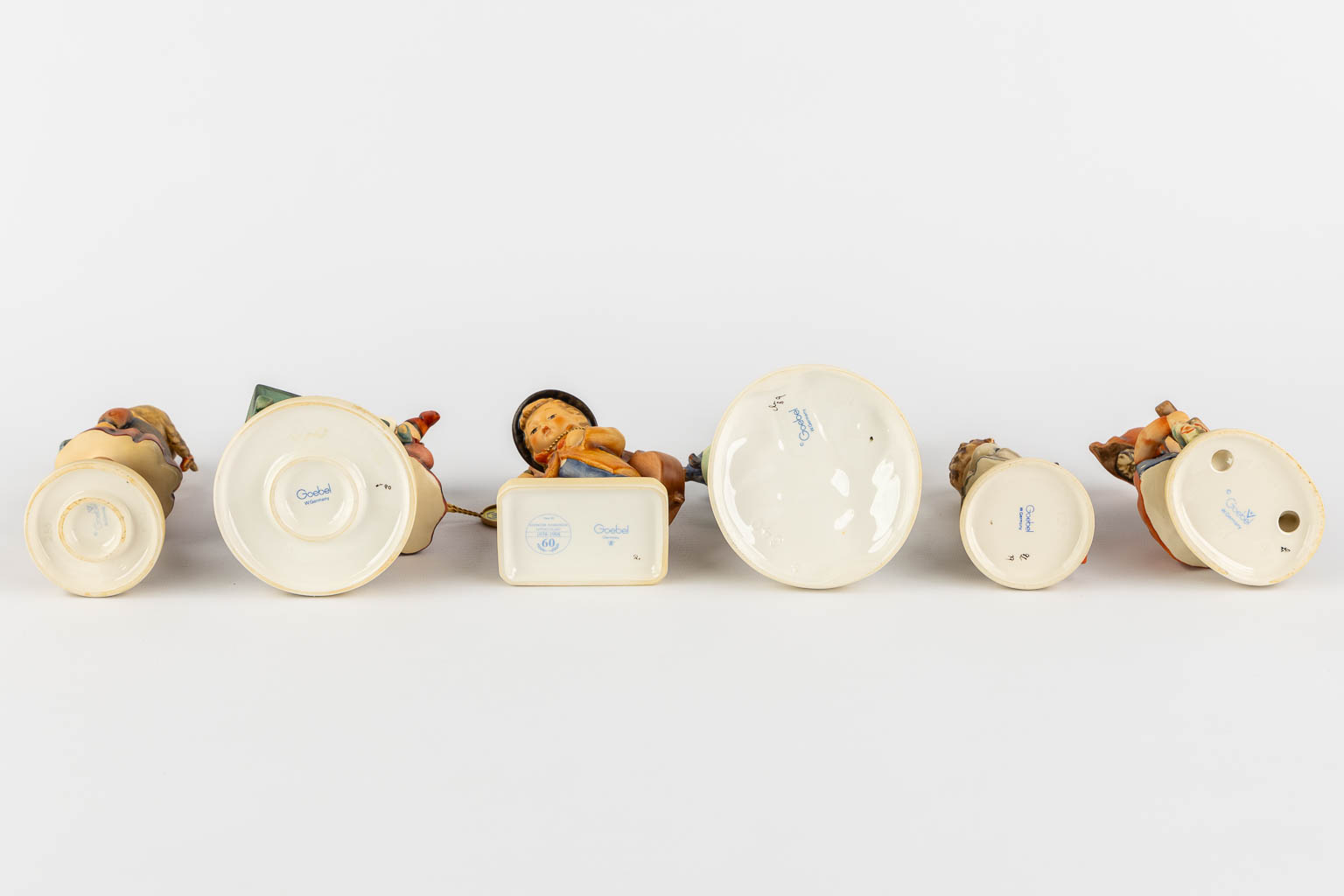 Hummel, 12 figurines, polychrome porcelain. (H:18,5 cm) - Image 5 of 10