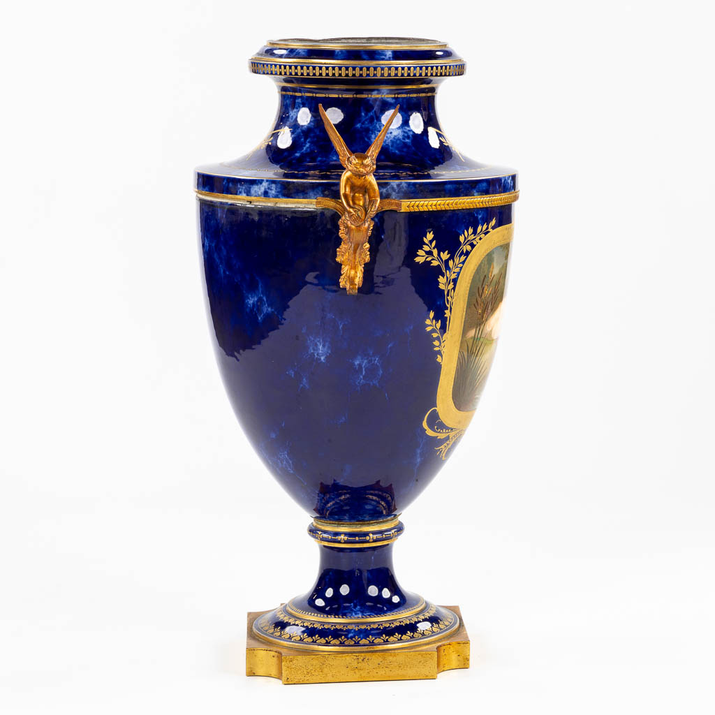 Sèvres, an exceptionally large vase with a hand-painted decor, France, 1867. (L:37 x W:52 x H:76 cm) - Image 3 of 14