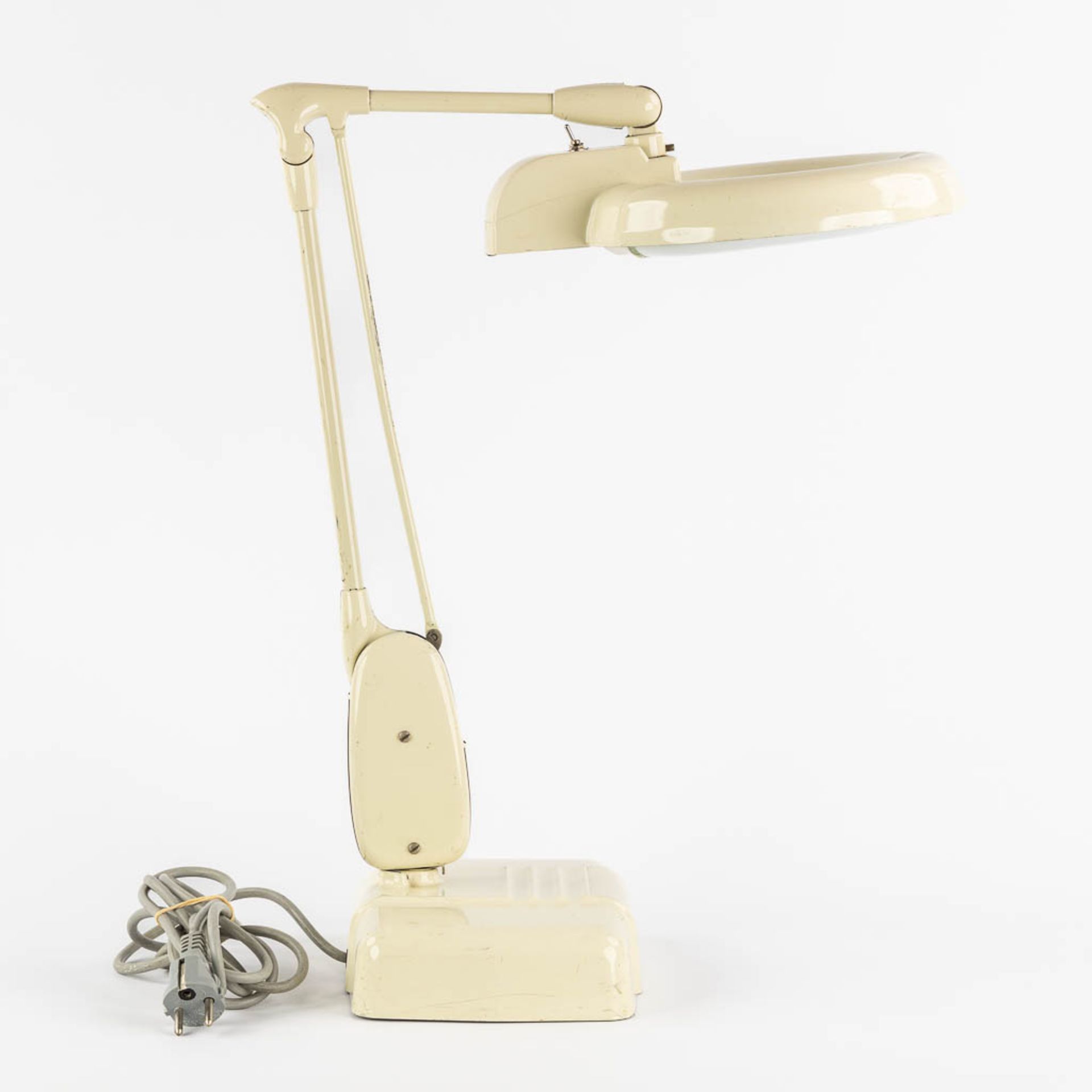 Dazor, M-1470, a mid-century reading/table lamp. (L:18 x W:26 x H:54 cm) - Image 6 of 13