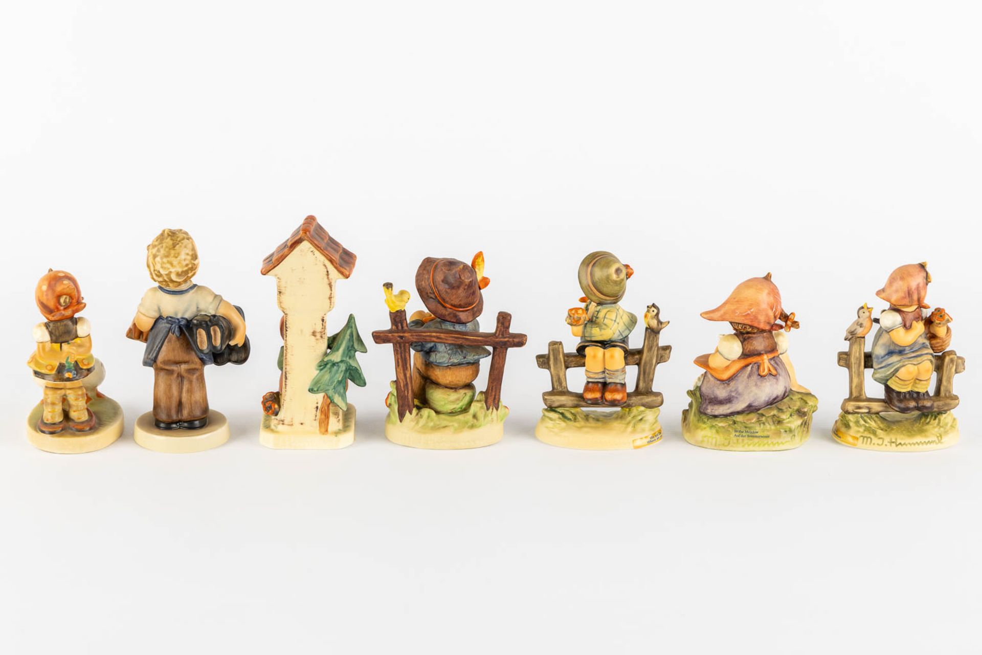 Hummel, 15 figurines, polychrome porcelain. (H:13,5 cm) - Bild 4 aus 9