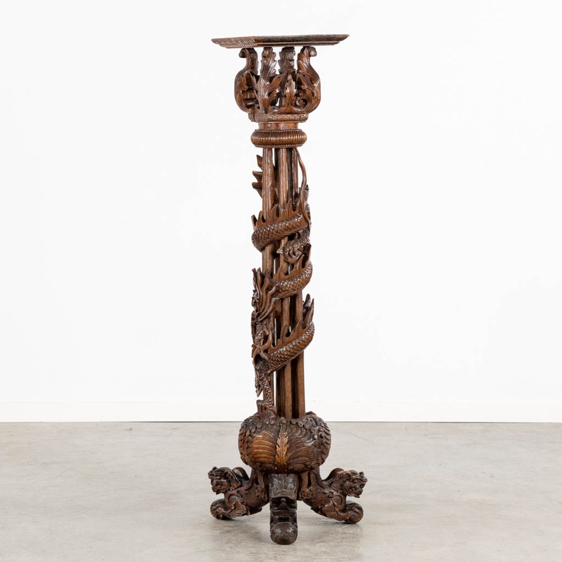A Oriental hardwood pedestal with a sculptured dragon. (W:42 x H:125 cm) - Bild 3 aus 13