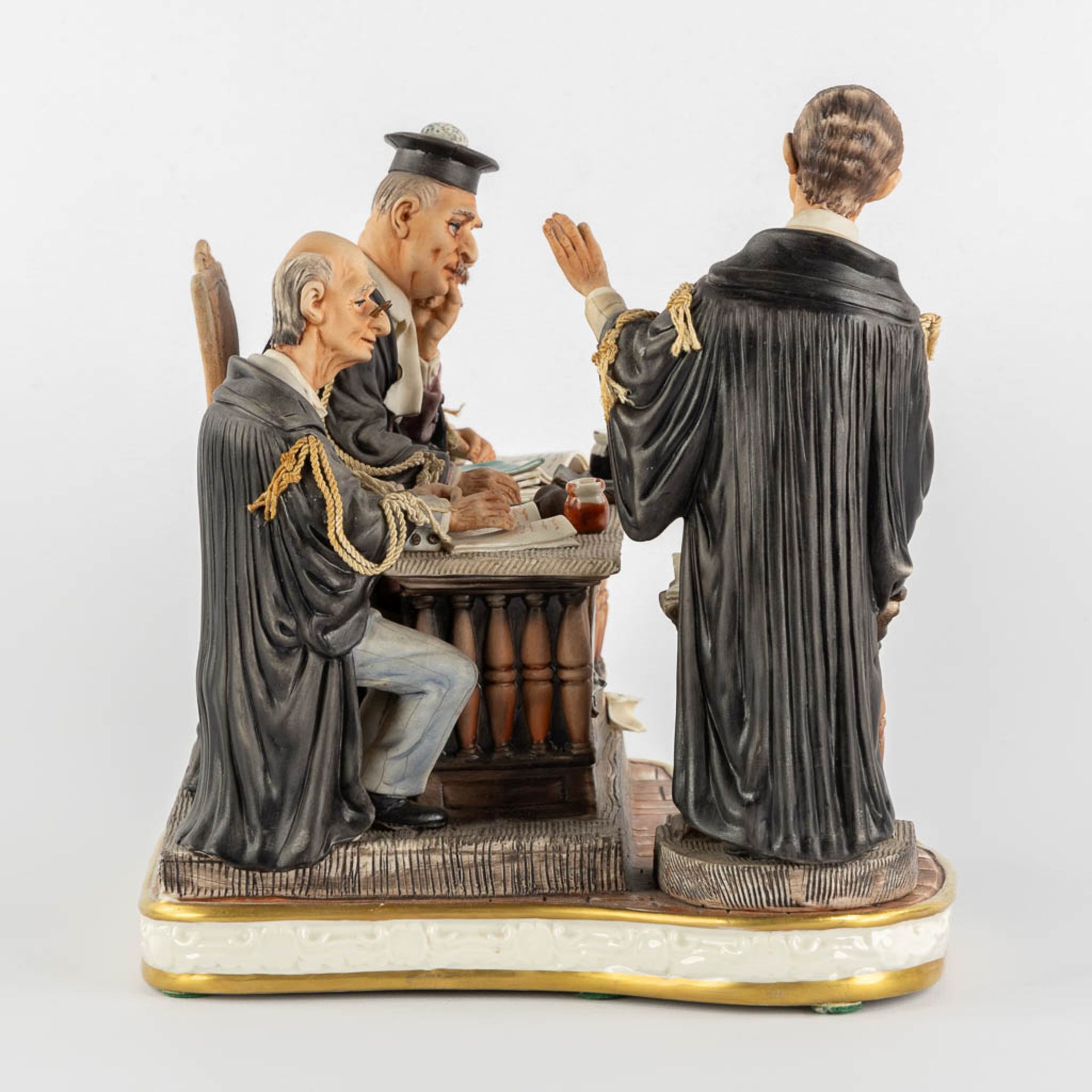 Capodimonte 'La Legge e Uguale Per Tutti' Courtroom, polychrome porcelain. (L:24 x W:30 x H:27 cm) - Bild 5 aus 15