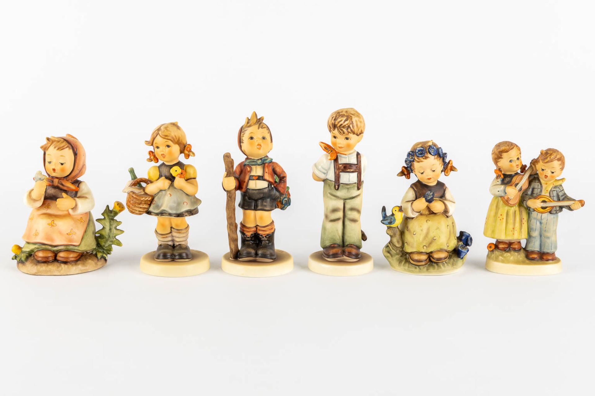 Hummel, 12 figurines, polychrome porcelain. (H:15 cm) - Bild 7 aus 9