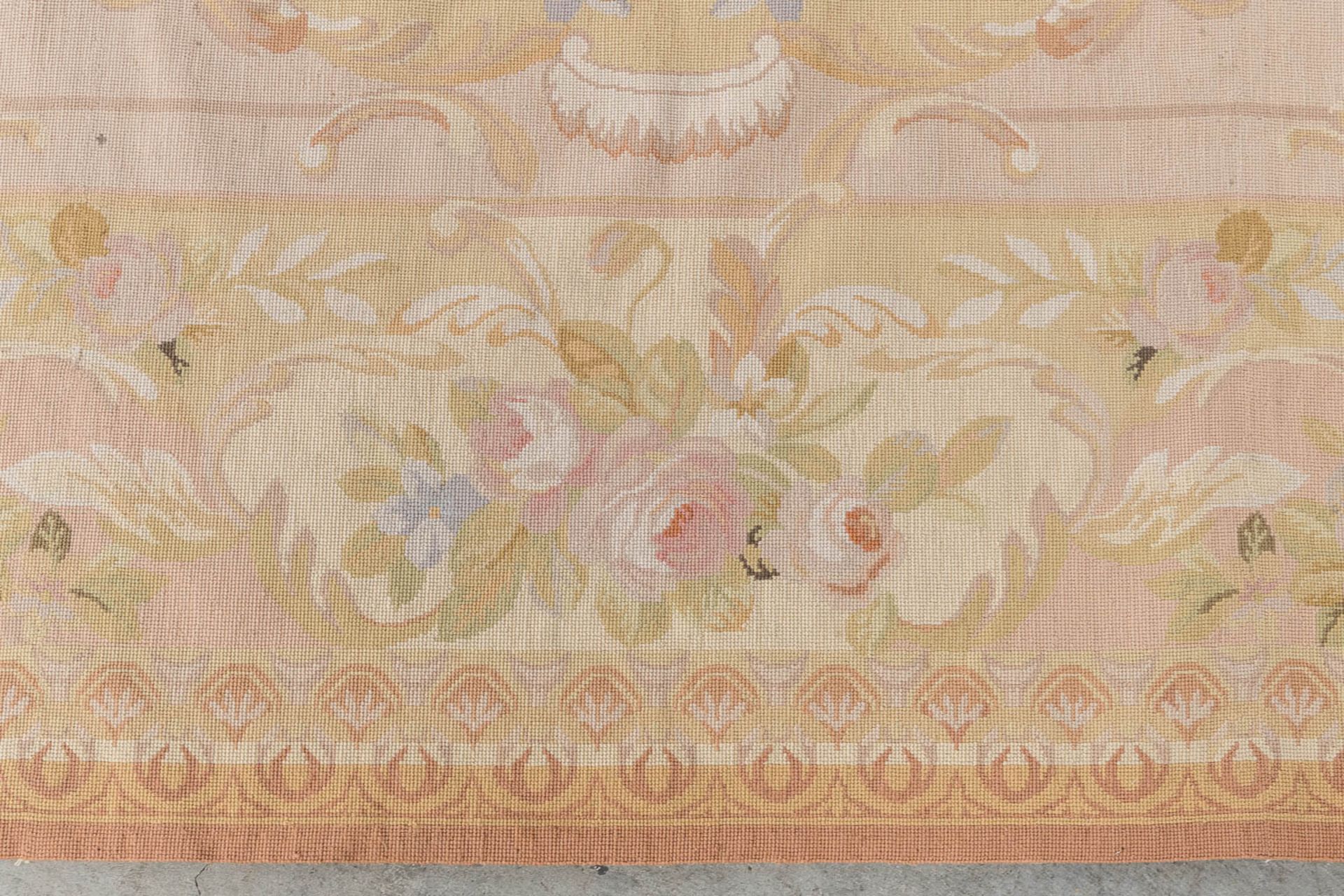 A pair of large Aubusson carpets. (L:304 x W:240 cm) - Bild 5 aus 21