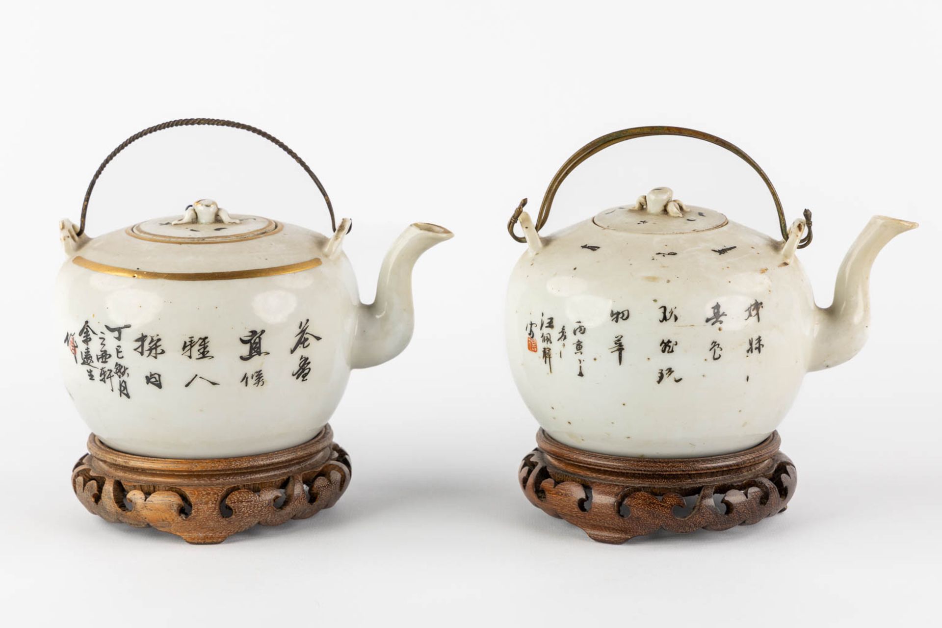 Two Chinese teapots, decorated with figurines. (L:13 x W:17,5 x H:10 cm) - Bild 5 aus 14