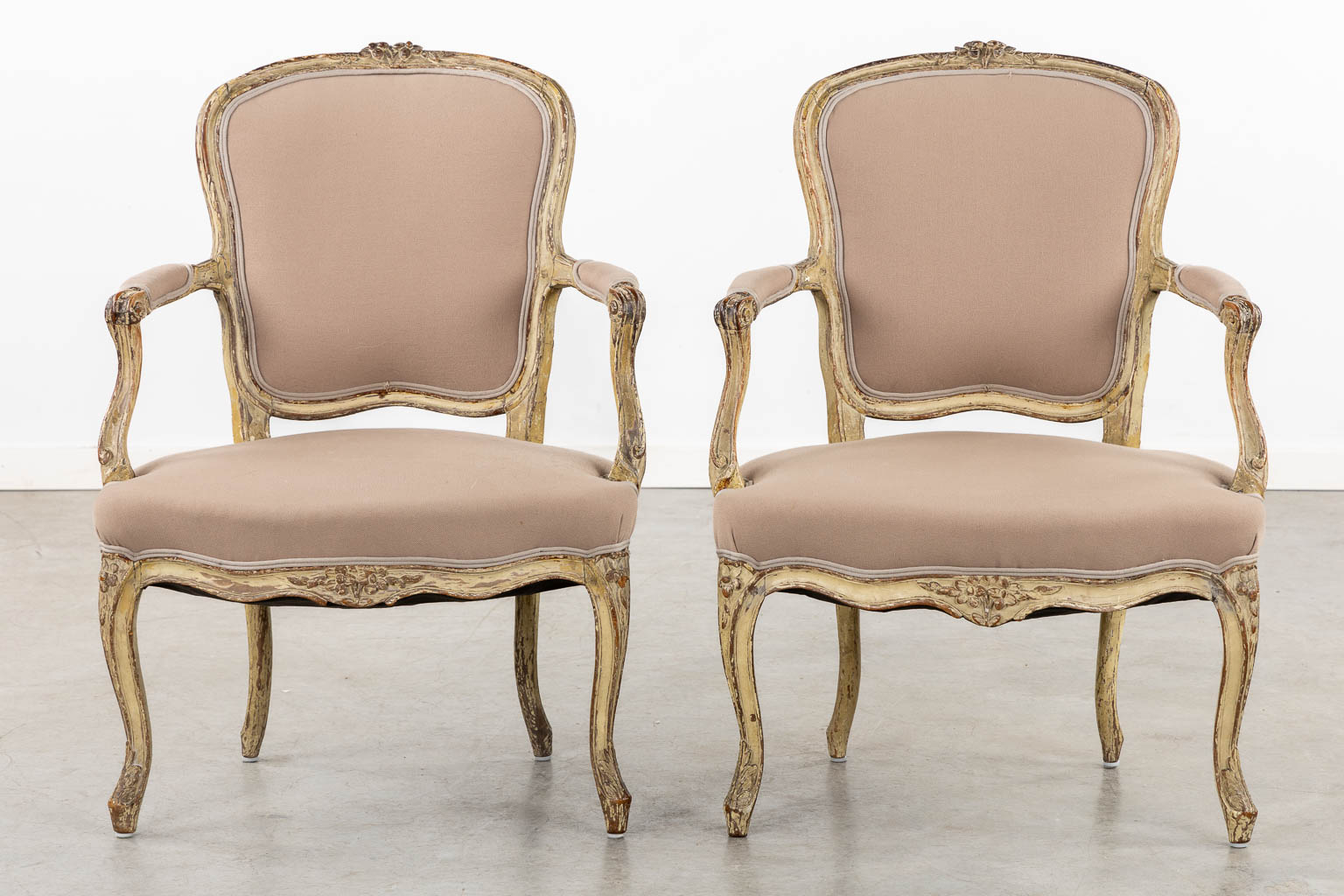 A pair of antique armchairs, Louis XV. (L:50 x W:64 x H:85,5 cm) - Image 3 of 14