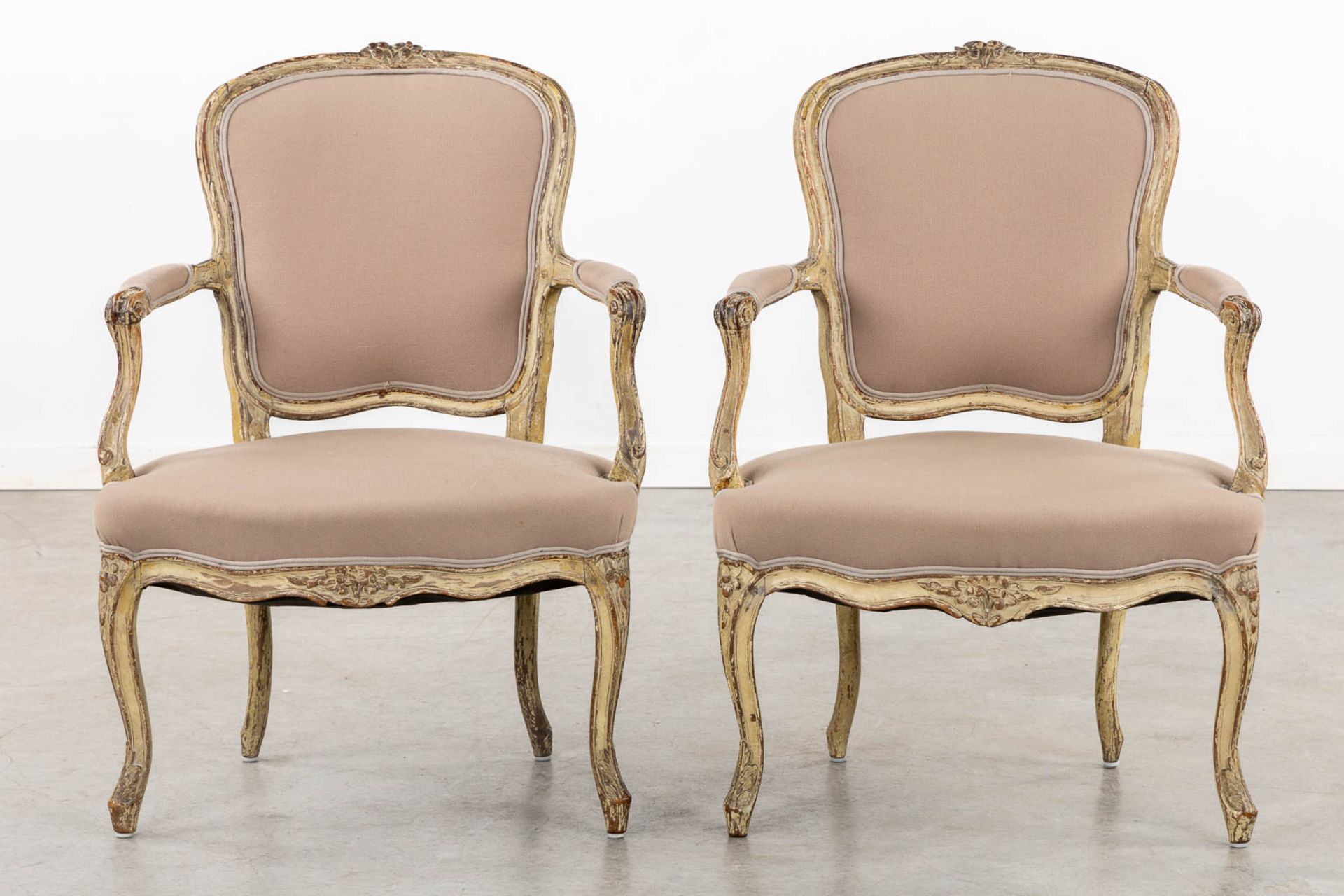 A pair of antique armchairs, Louis XV. (L:50 x W:64 x H:85,5 cm) - Bild 3 aus 14