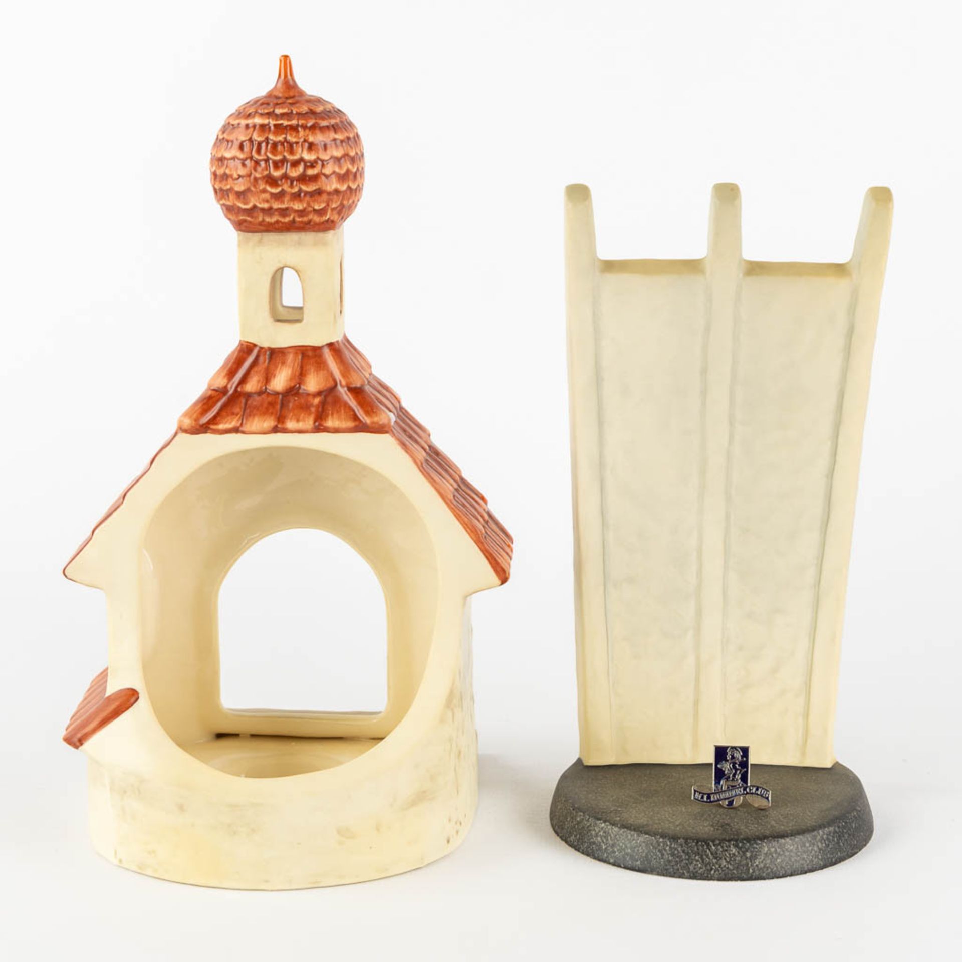 Hummel and Goebel, a collection of 15 pieces of polychrome porcelain. (D:27 cm) - Bild 10 aus 18