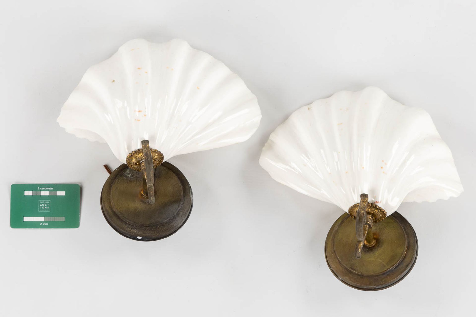 A decorative pair of walllamps, mounted on copper. Circa 1950. (L:13 x W:26 x H:25 cm) - Image 2 of 5