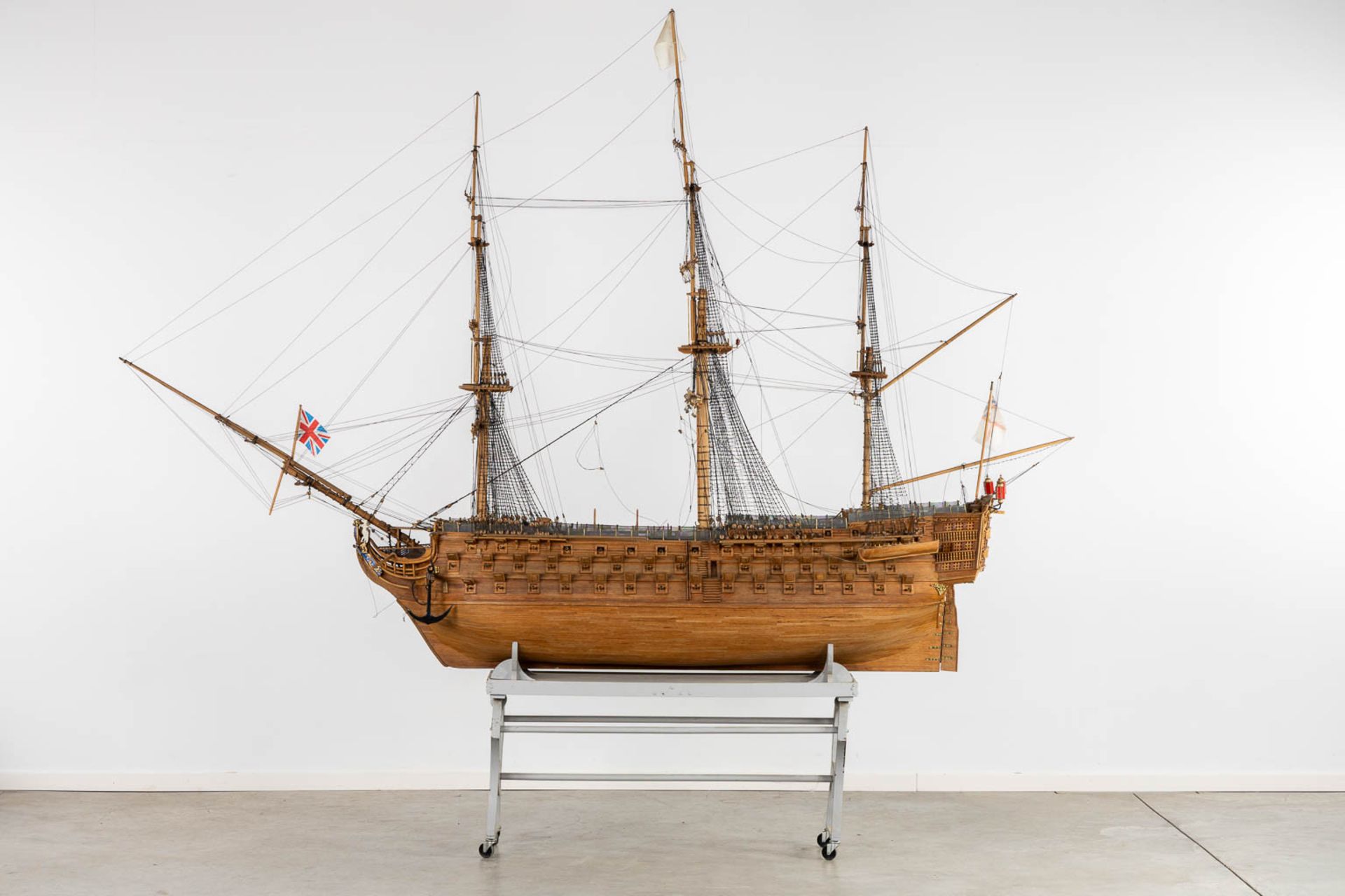 H.M.S. Victory, a large and decorative, hand-made ship. (L:56 x W:320 x H:285 cm) - Bild 6 aus 18
