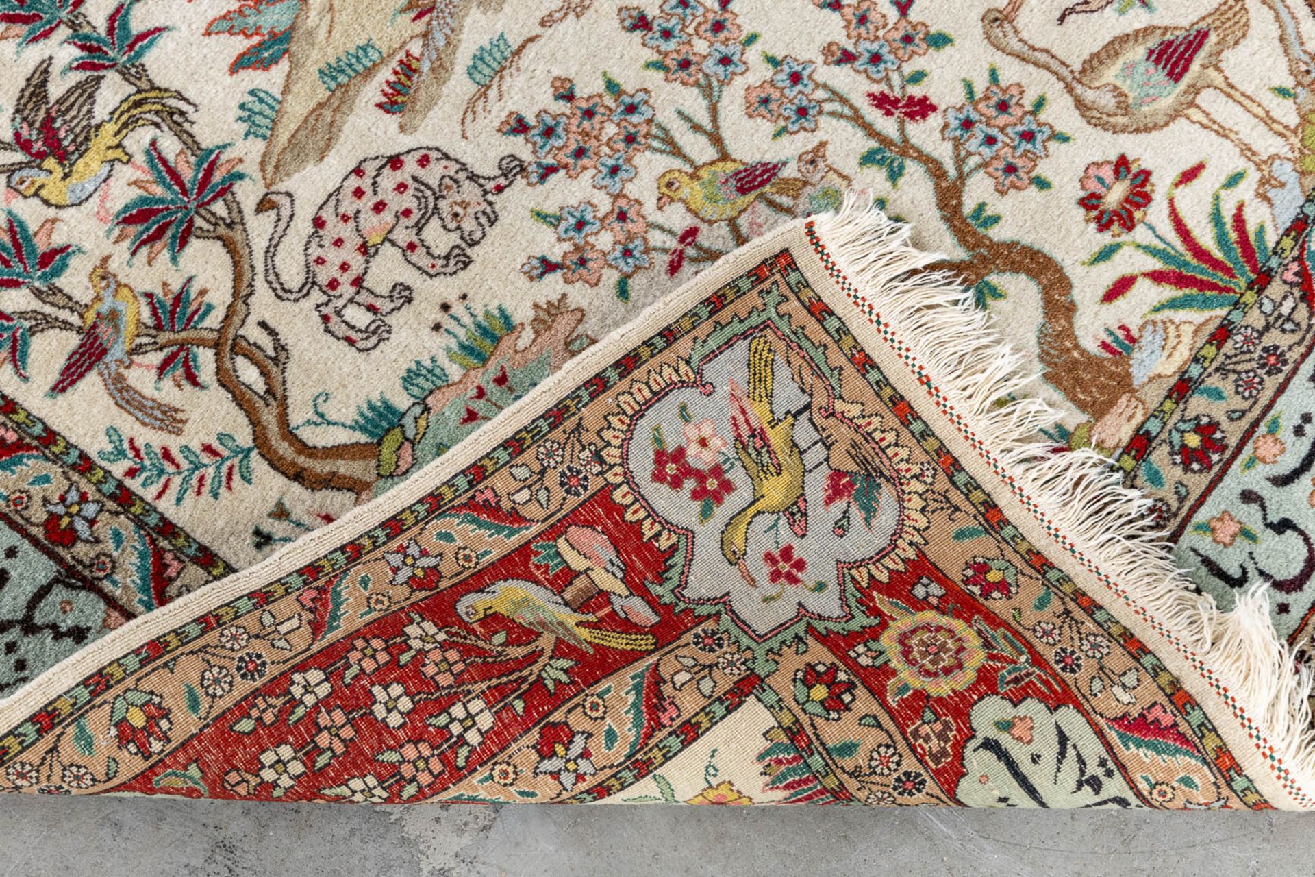 An Oriental hand-made carpet, Tabriz. Signed. (L:150 x W:107 cm) - Bild 8 aus 8