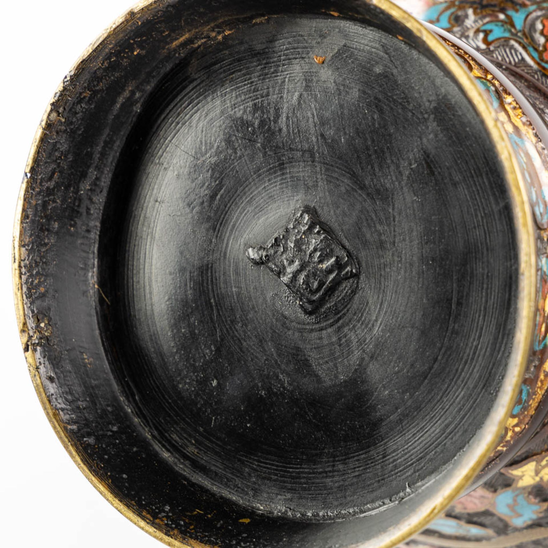 A pair of vases, added an insence burner, bronze with champslevé decor. Circa 1900. (H:45 x D:23 cm) - Bild 9 aus 15
