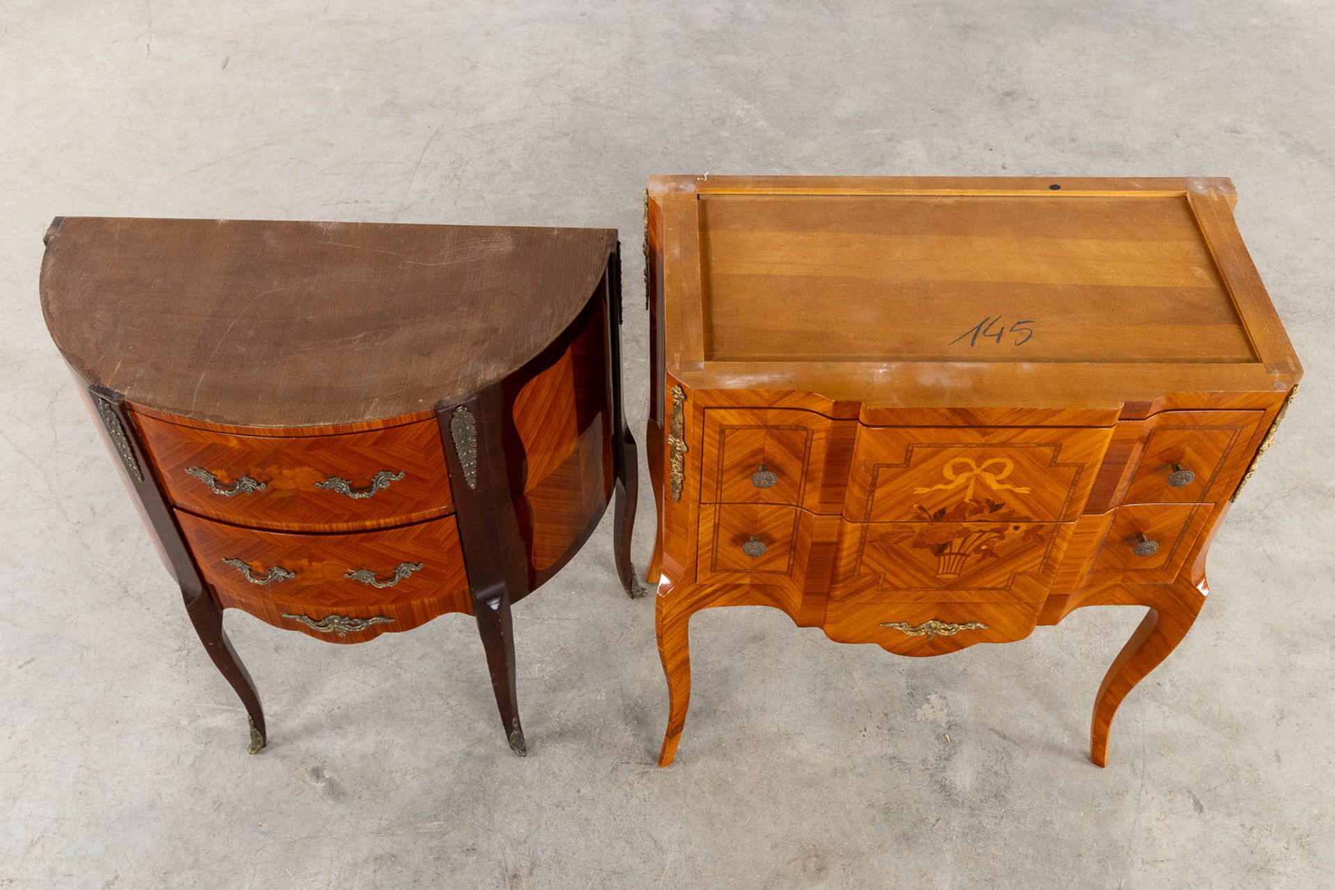 Two small cabinets with drawers, marquetry inlay and a marble top. 20th C. (L:39 x W:70 x H:80 cm) - Bild 11 aus 11