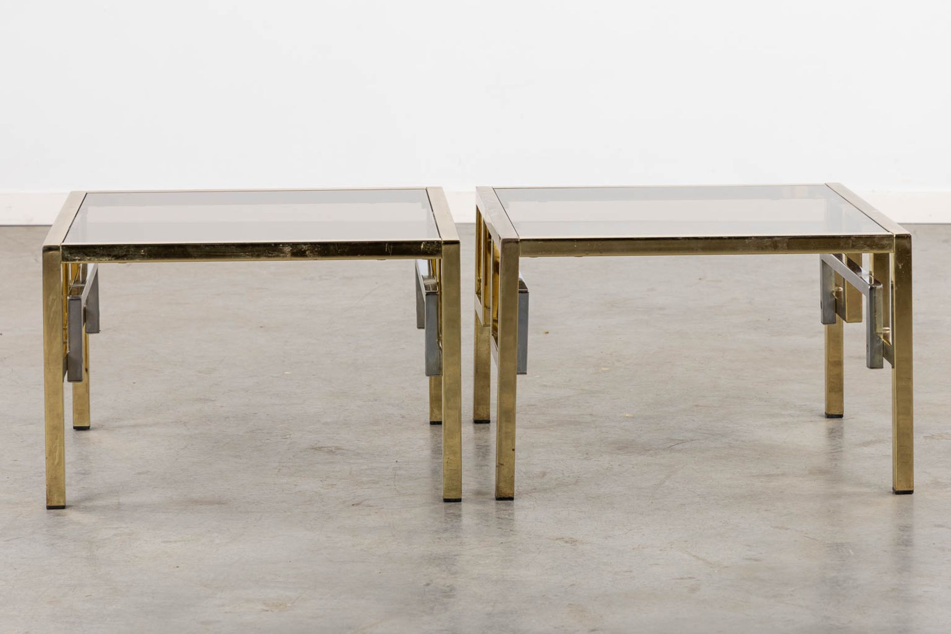 A pair of occasional side tables, gilt metal. (L:55 x W:55 x H:36 cm) - Bild 6 aus 8