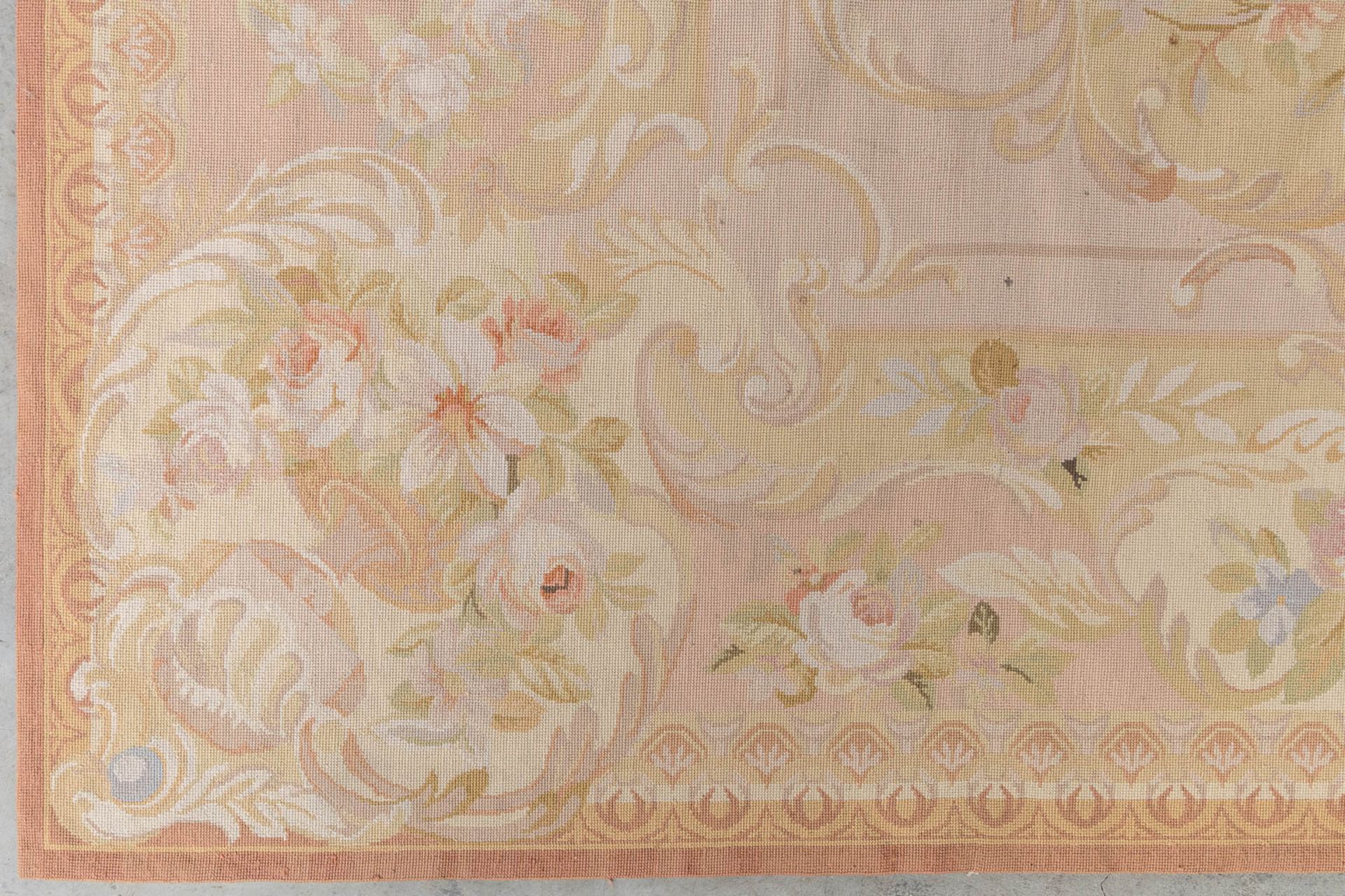 A pair of large Aubusson carpets. (L:304 x W:240 cm) - Bild 4 aus 21