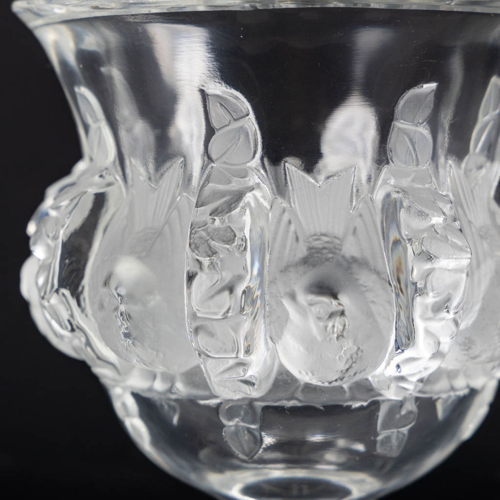 Lalique France, 'Dampierre', glass. (H:12,5 x D:12 cm) - Image 10 of 10