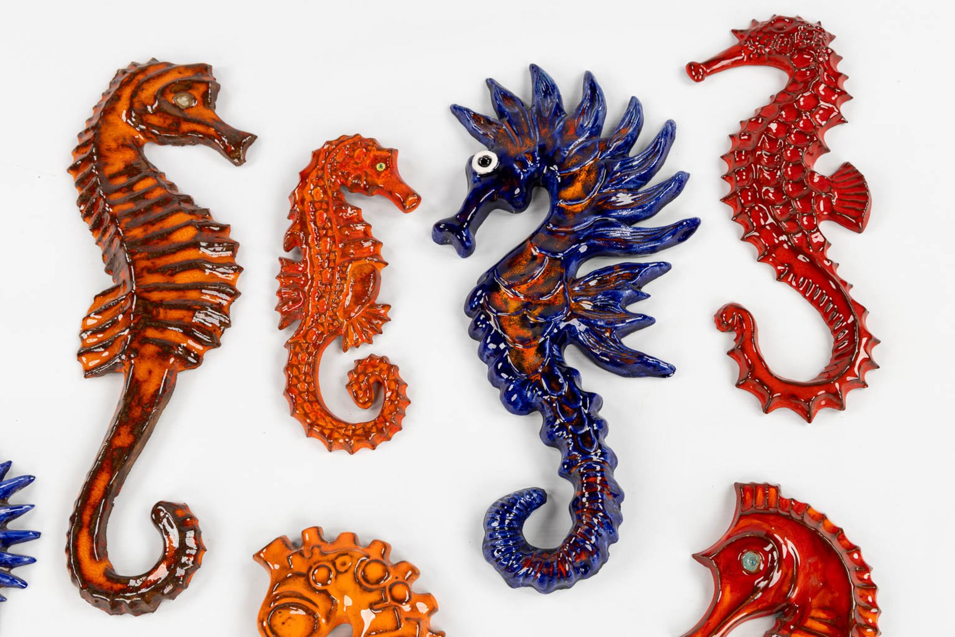 A decorative collection of ceramic Seahorses, circa 1960-1980. (H:52 cm) - Bild 7 aus 9