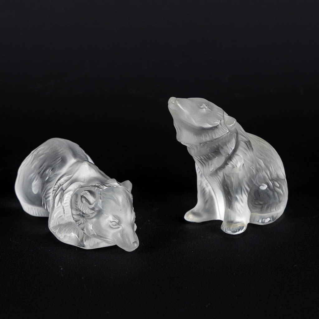 Lalique France, Two bears. (L:4,5 x W:7,5 x H:8 cm)