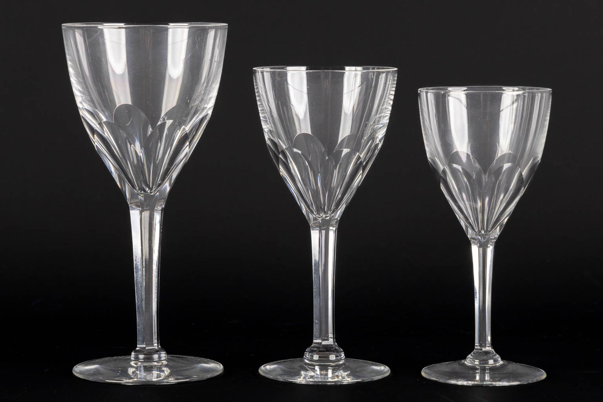 Val Saint Lambert, 'Gevaert' a large collection of coloured and cut crystal goblets. (H:19,1 cm) - Image 10 of 10