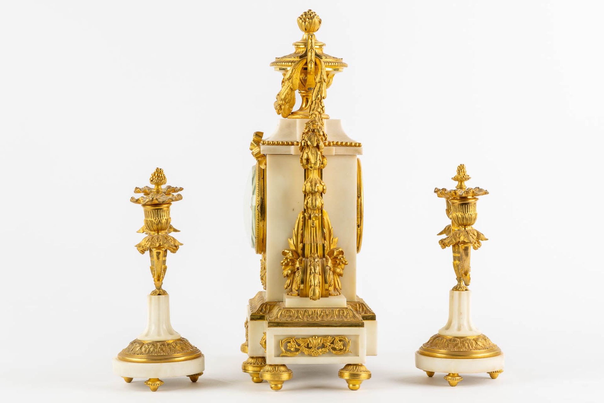 Lépine, a three-piece mantle garniture clock and candelabra. France, 19th C. (L:15 x W:31 x H:42 cm) - Image 7 of 10