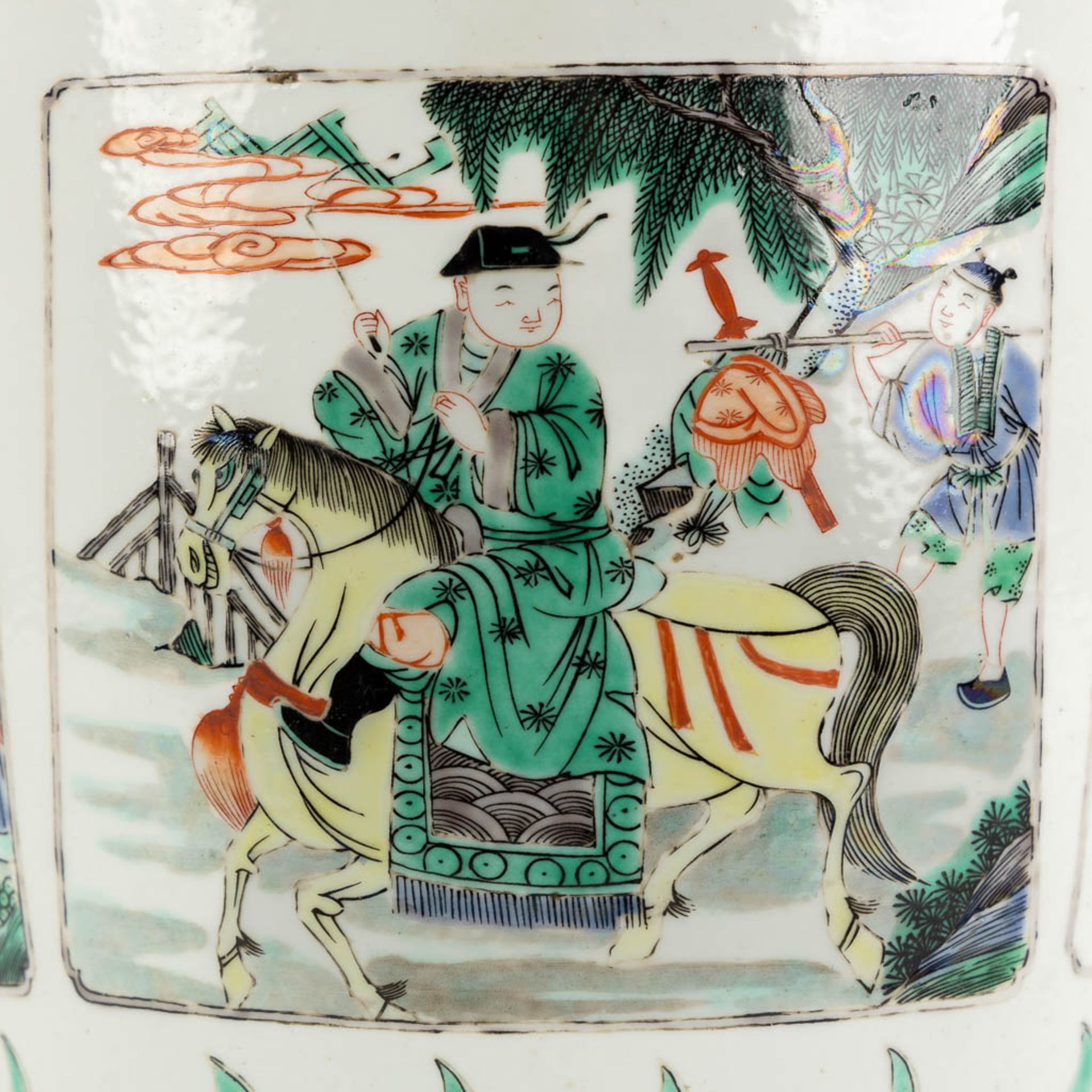 A Chinese Famille Verte vase, 'Roulleau' vase. Kangxi mark. (H:46 x D:20 cm) - Bild 13 aus 13