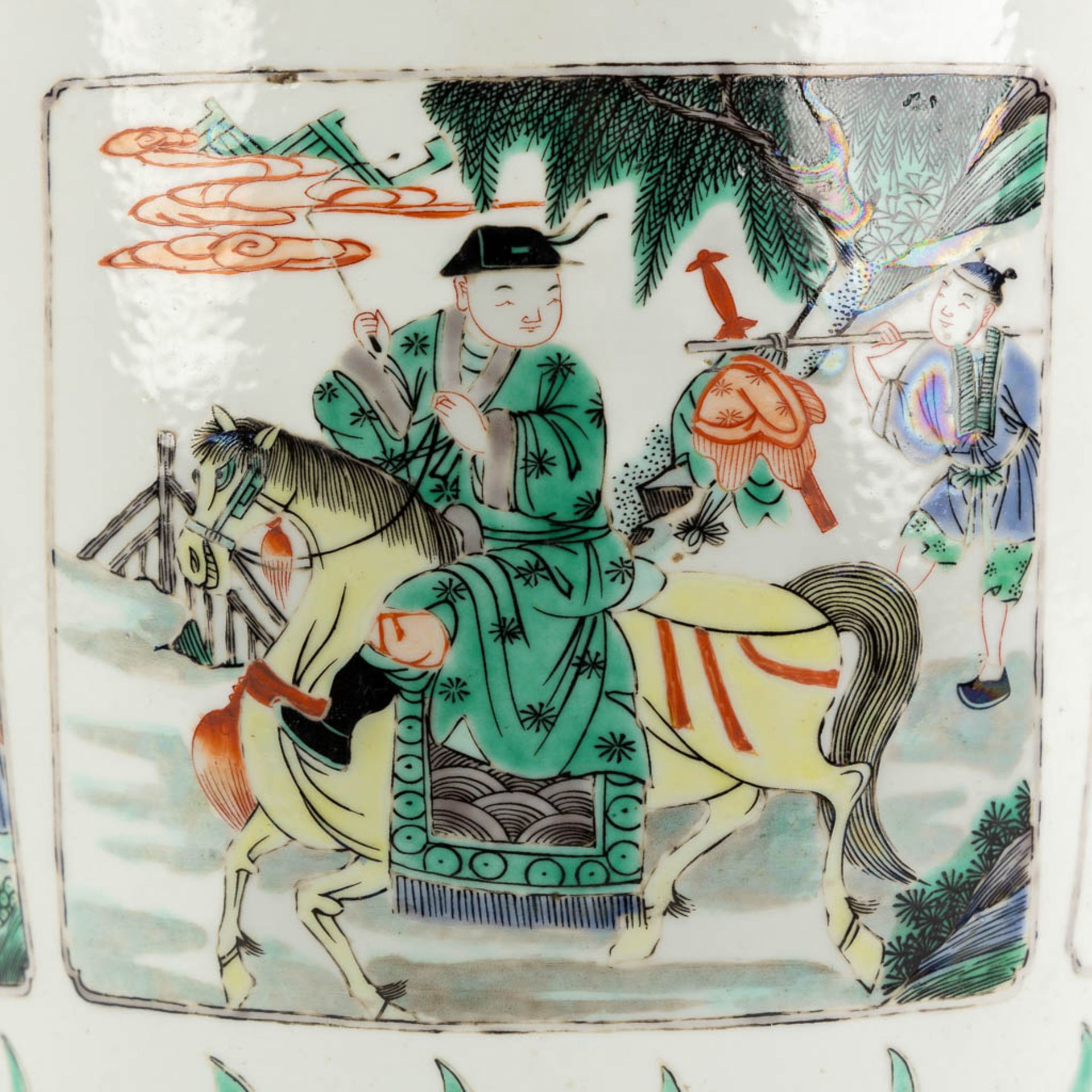 A Chinese Famille Verte vase, 'Roulleau' vase. Kangxi mark. (H:46 x D:20 cm) - Image 13 of 13