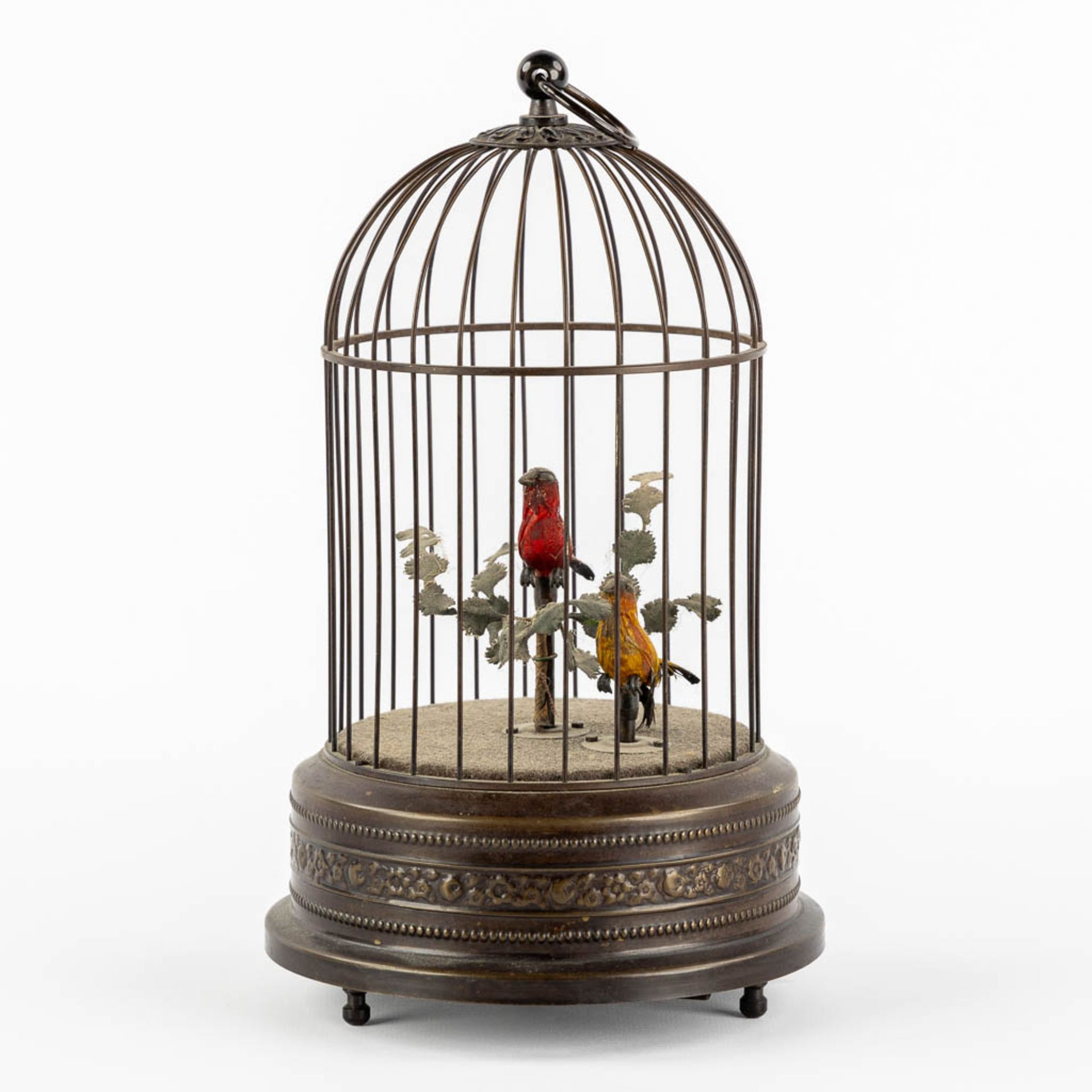 A brass bird-cage automata with two singing birds. (H:28 x D:16 cm) - Image 5 of 9