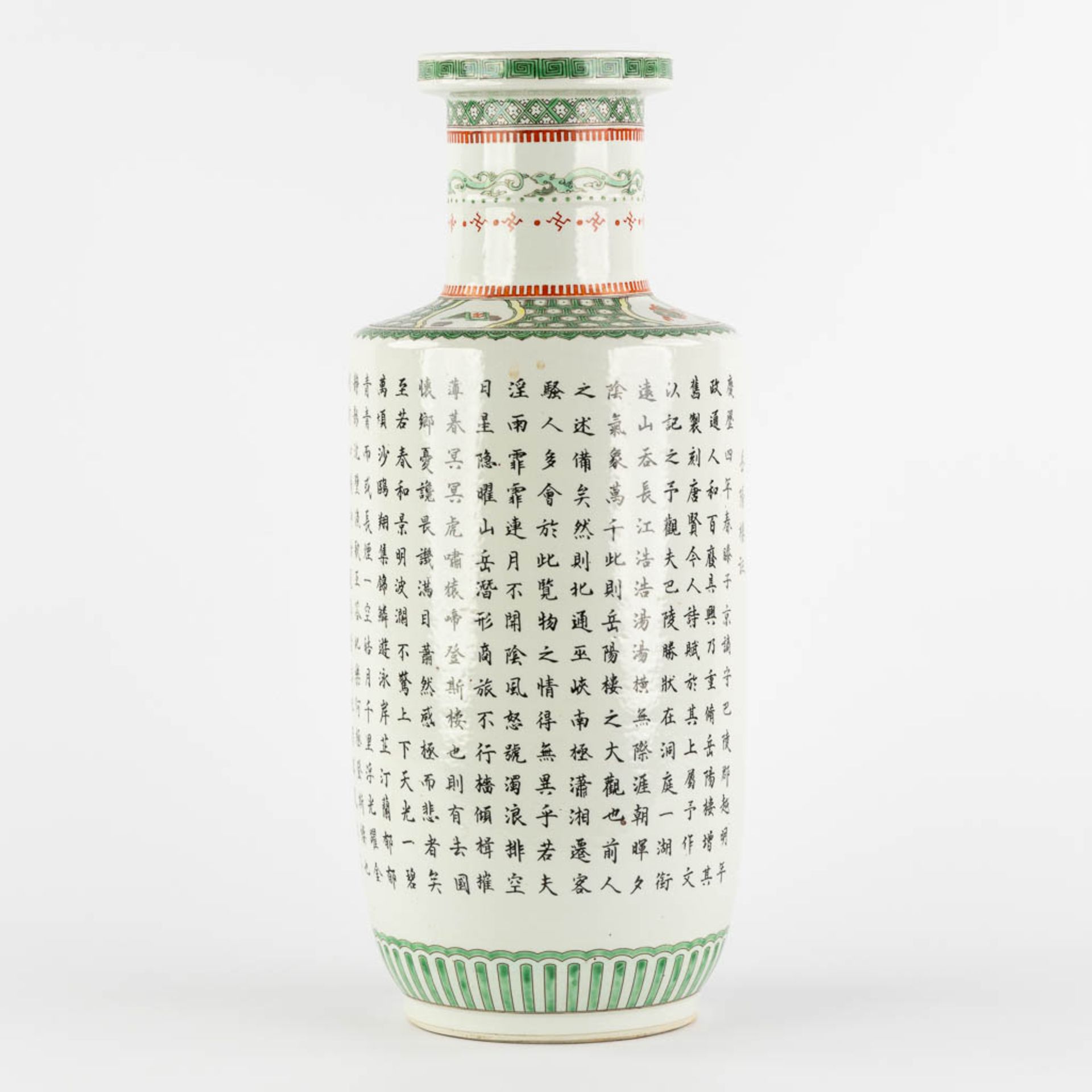 A Chinese Famille Verte 'Roulleau' vase, decorated with calligraphy and a landscape. (H:46 x D:19 cm - Bild 5 aus 13