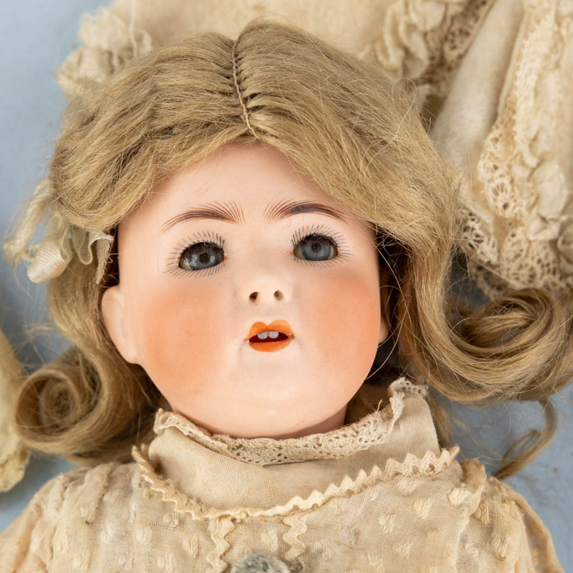ABG Alt Beck en Gottschalk, model 1367, a vintage doll with clothes. (H:33 cm) - Bild 3 aus 11