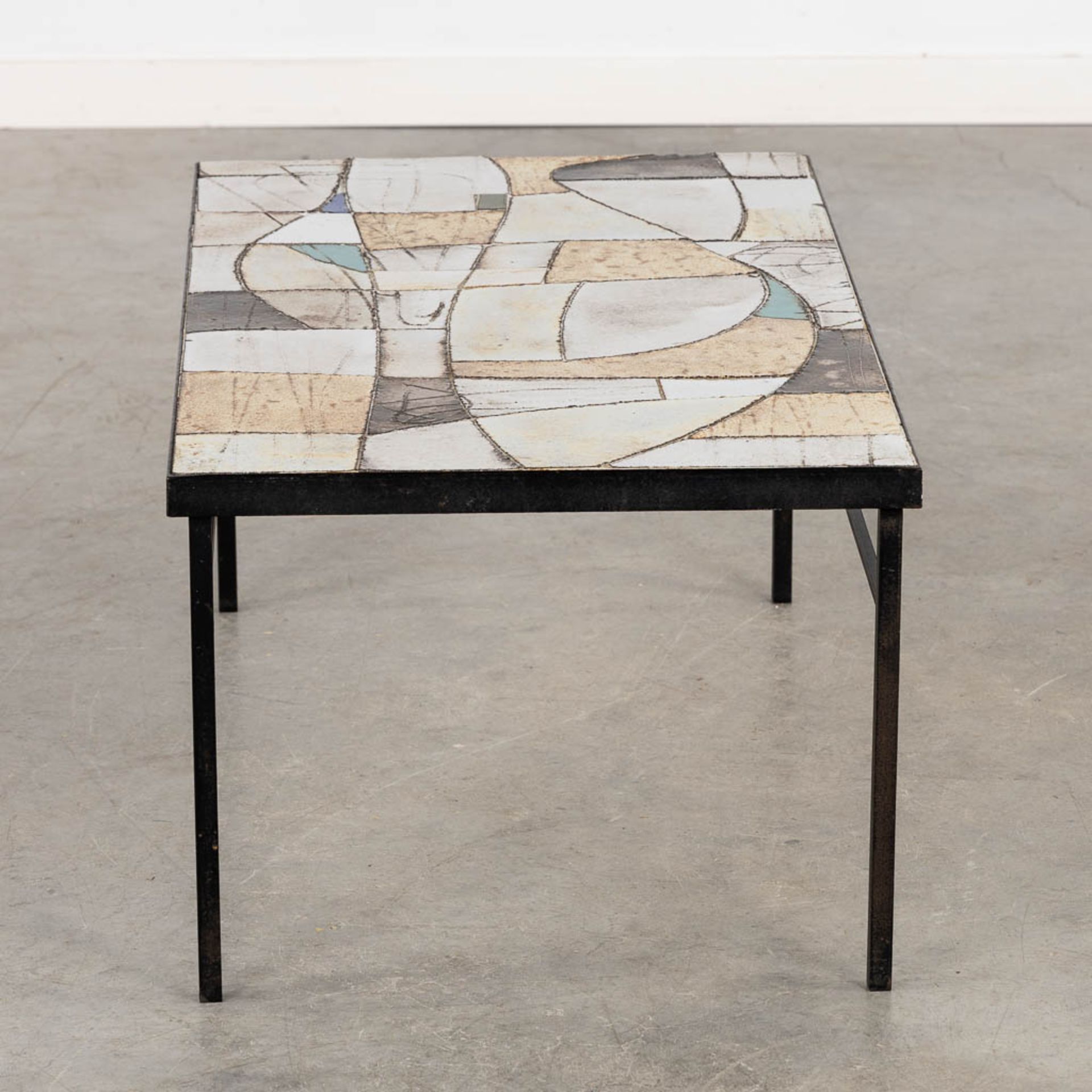 A mid-century coffee table, metal with ceramic tiles. (L:45 x W:78 x H:34 cm) - Bild 4 aus 11