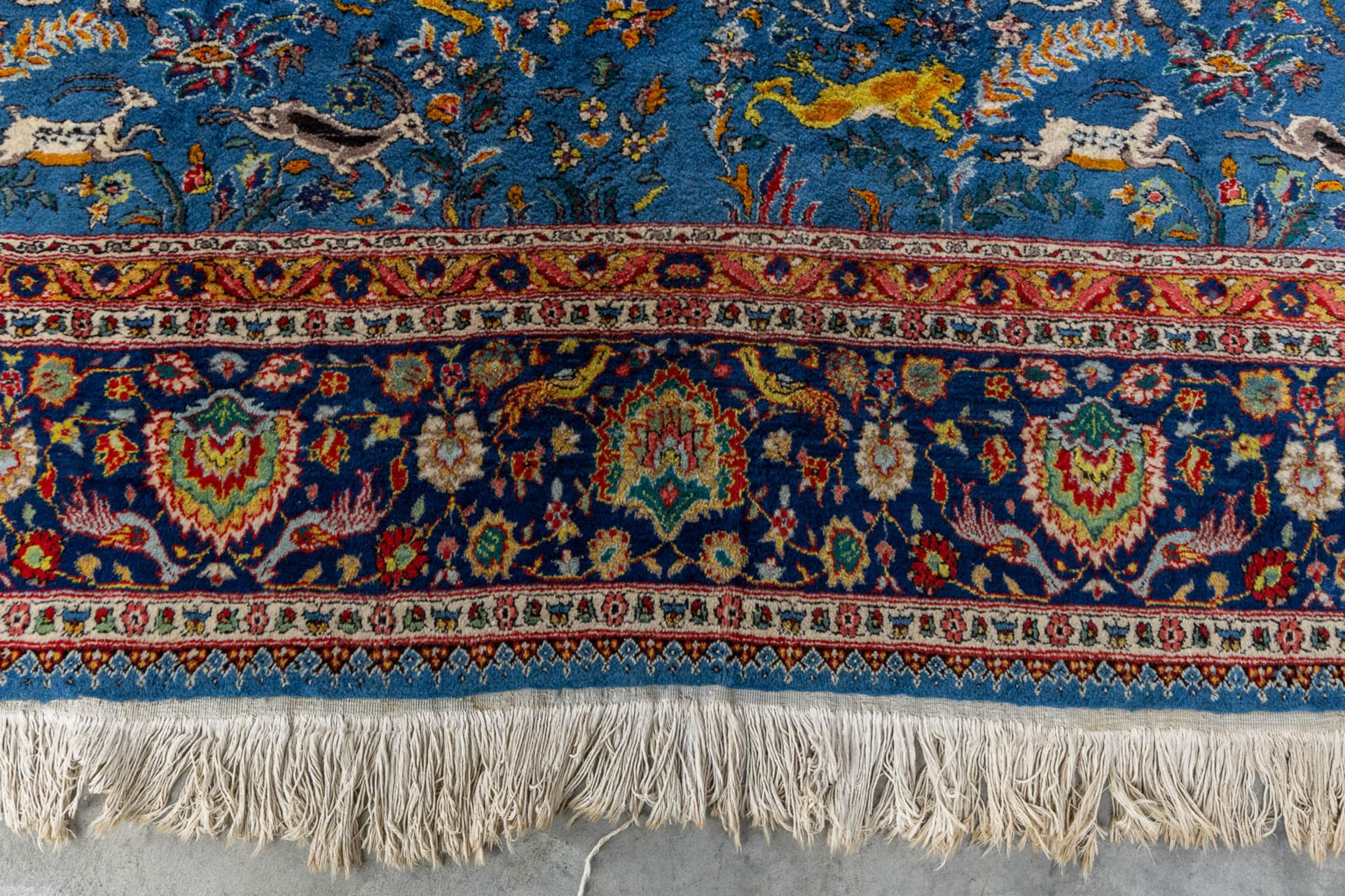 An Oriental hand-made carpet with figurative decor, Tabriz. (L:340 x W:243 cm) - Image 4 of 11