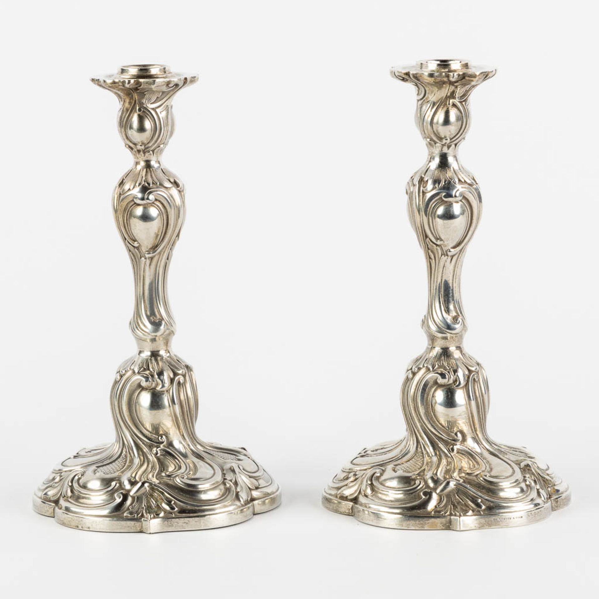 Th. Strube & Sohn, a pair of candlesticks, silver in Louis XV style. Germany. 800/1000. (H:22 x D:12 - Bild 3 aus 12