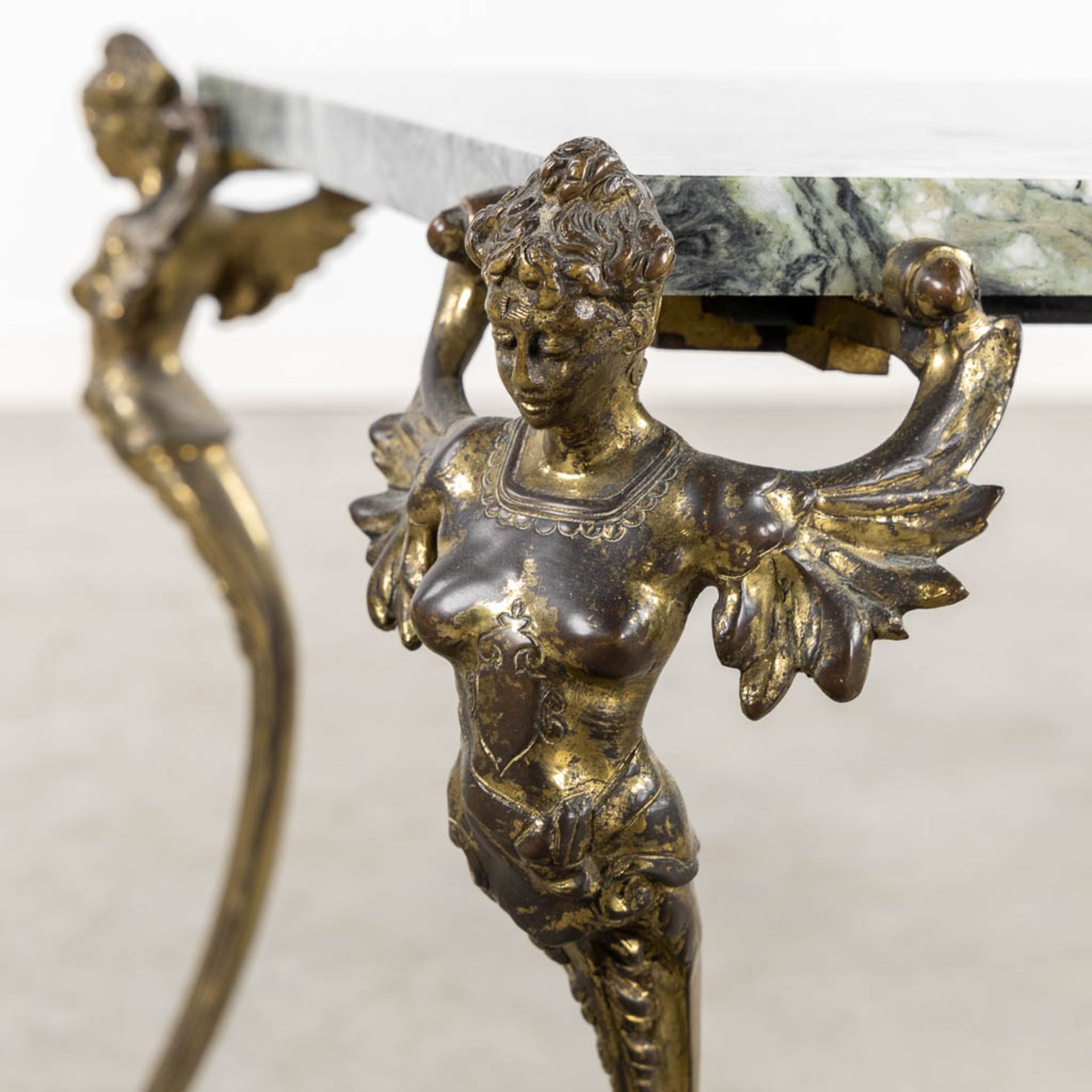 A marble and bronze coffee table, added a floorlamp. Circa 1960. (L:52 x W:101 x H:41 cm) - Bild 17 aus 19