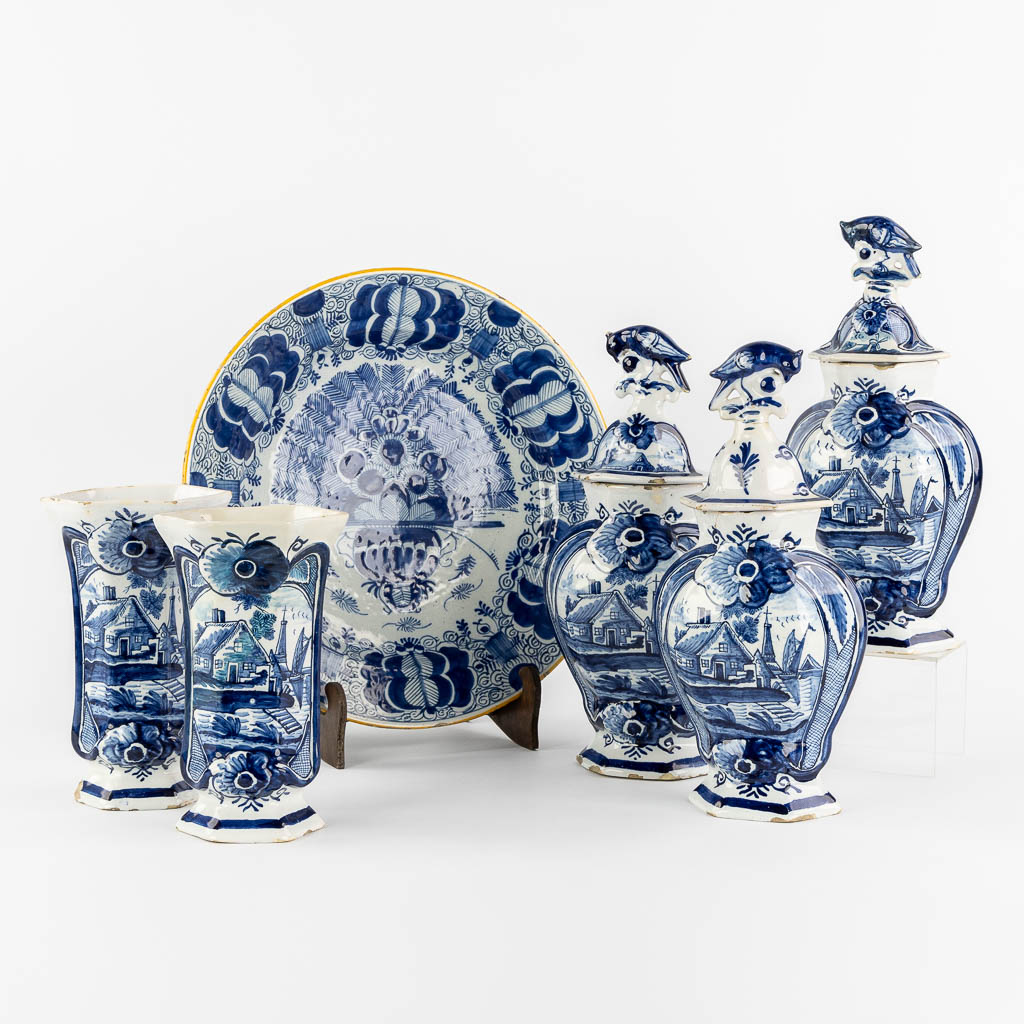 Delft, 'De Drie Klokken' A 5-piece 'Kaststel', added a 'De Porceleyne Klaauw' Peacock plate. 18th. (