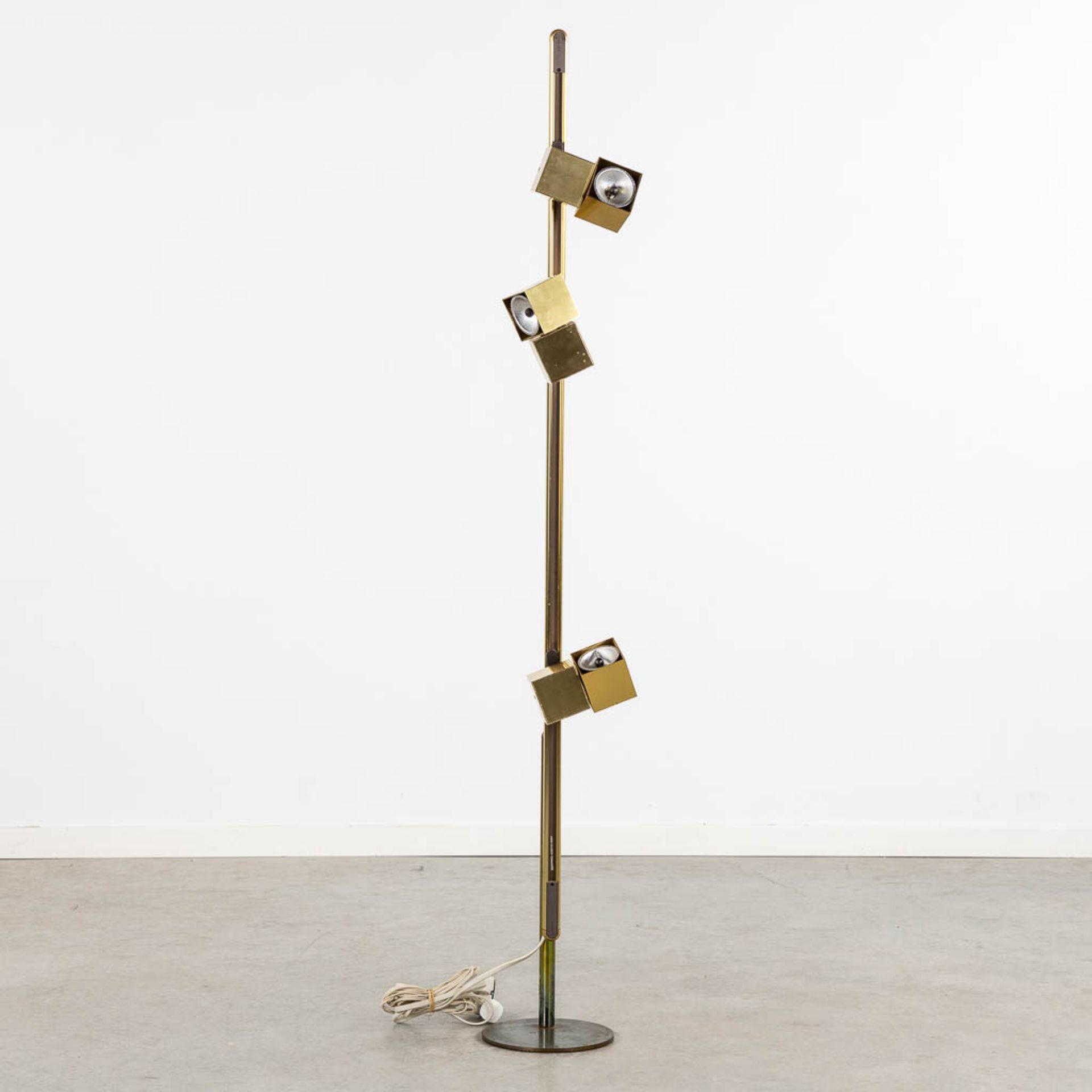 Concord, A decorative floor lamp, gilt brass. (H:167 cm) - Image 3 of 11