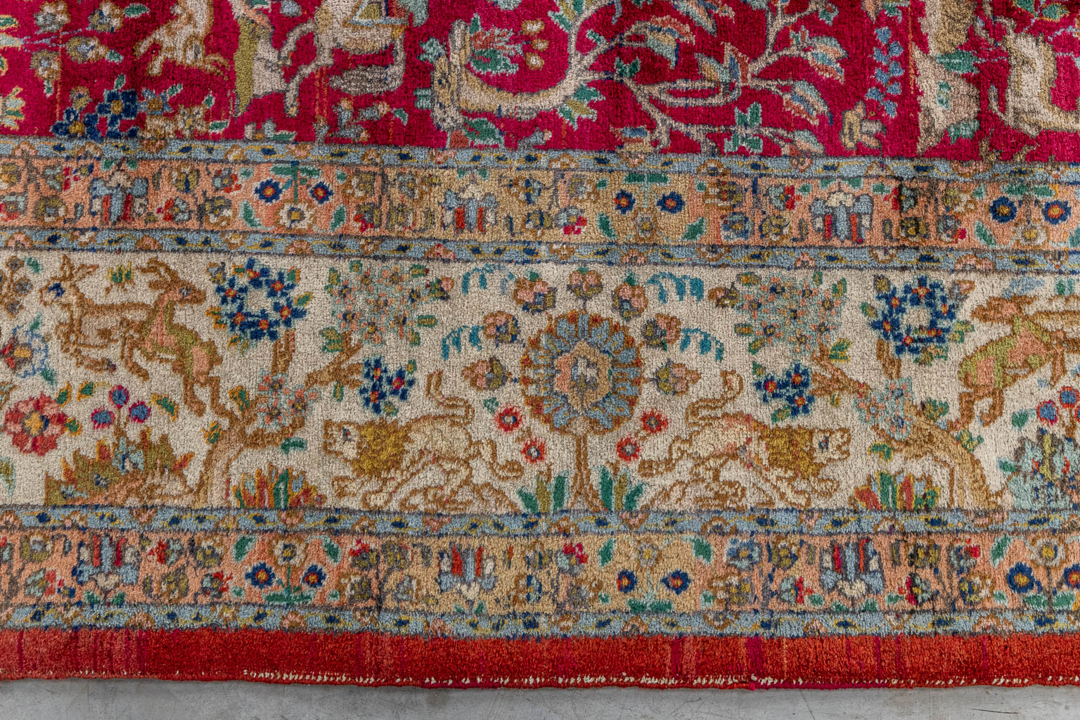 A large Oriental hand made carpet, hunting scènes, Tabriz. (L:329 x W:252 cm) - Image 14 of 16