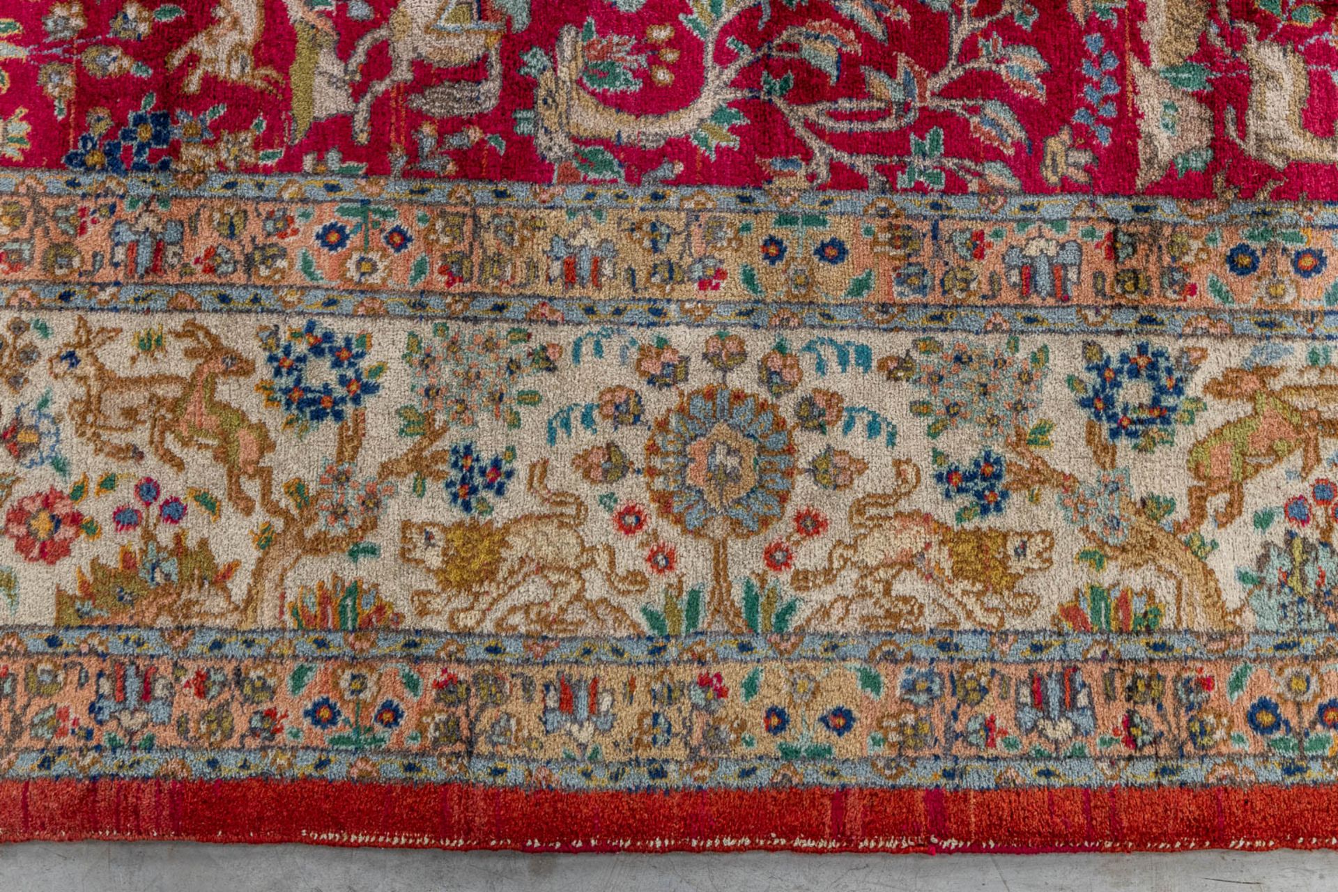 A large Oriental hand made carpet, hunting scènes, Tabriz. (L:329 x W:252 cm) - Bild 14 aus 16