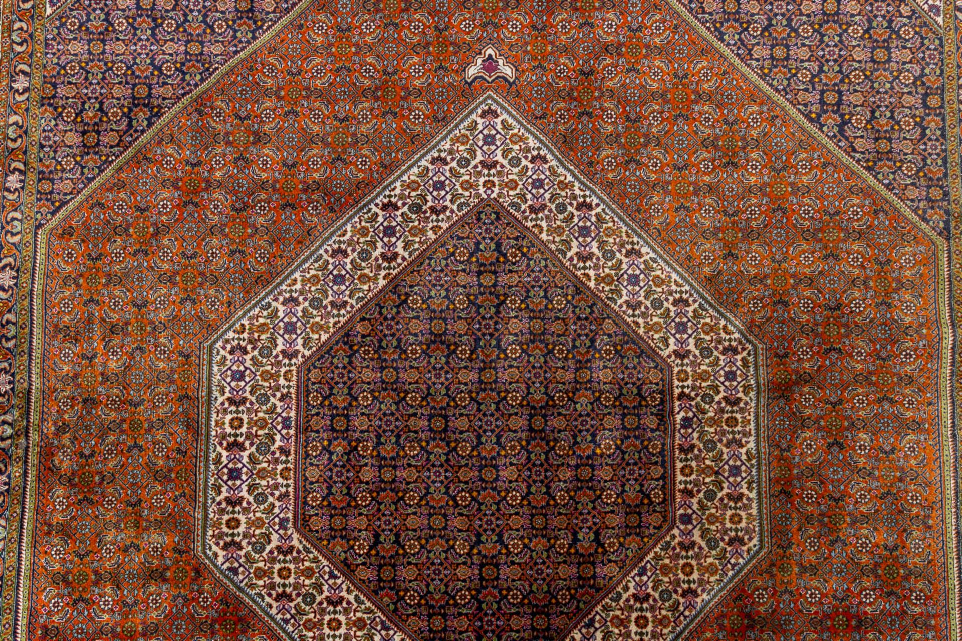 An Oriental hand-made carpet, Bidjar. (L:354 x W:253 cm) - Image 5 of 10