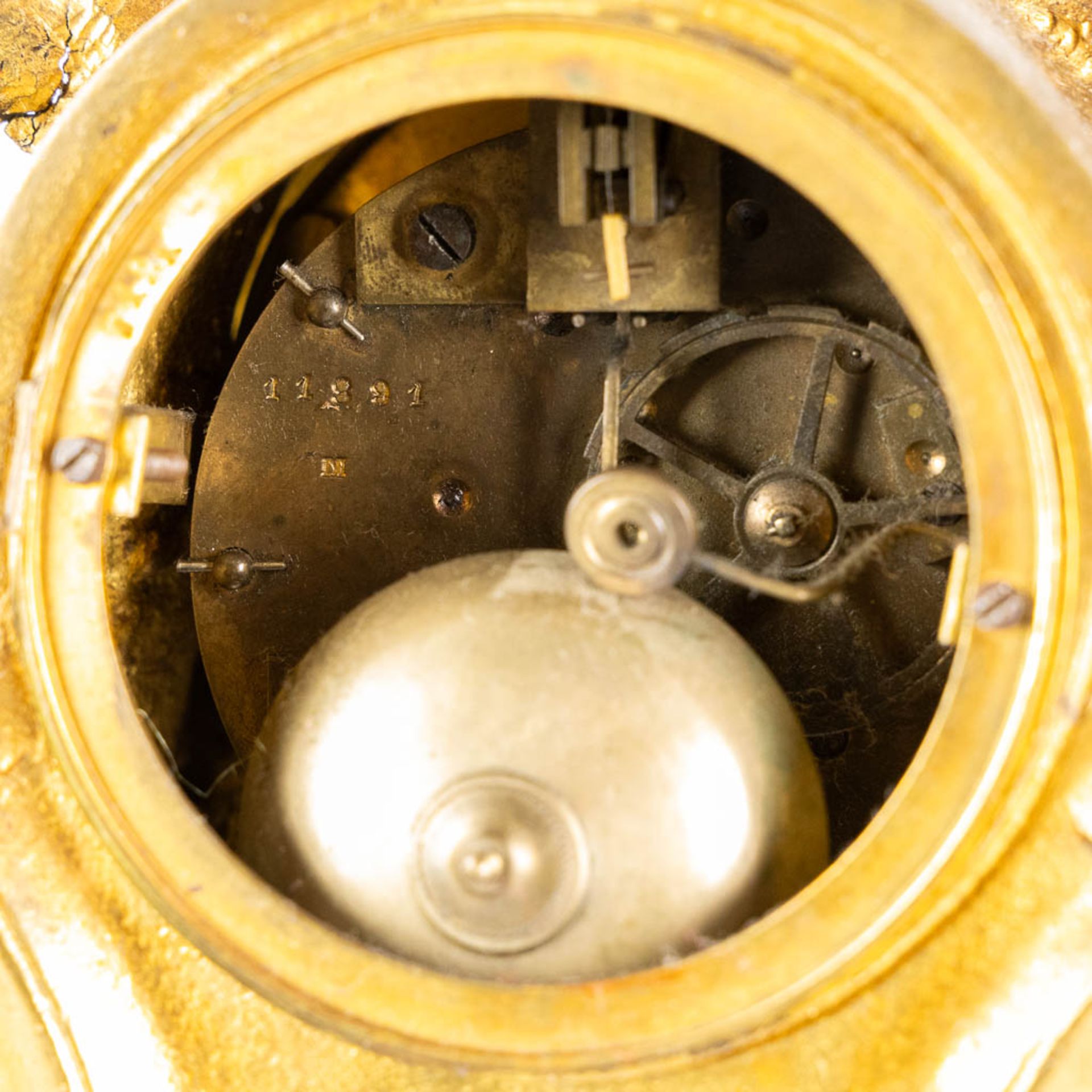 A three-piece mantle garniture clock and candelabra, gilt bronze. 19th C. (L:21 x W:55 x H:48 cm) - Bild 6 aus 16