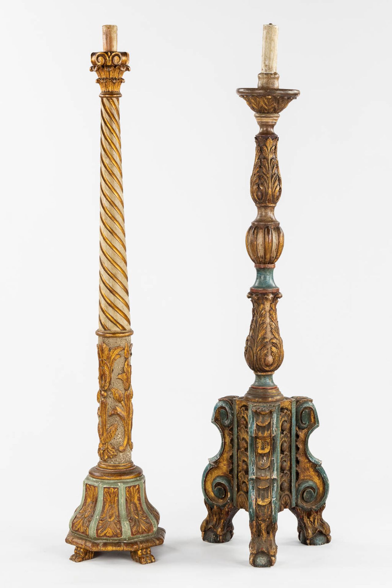 A pair of standing lamps, sculptured and patinated wood. Circa 1900. (H:144 cm) - Image 5 of 10