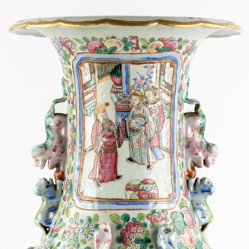 A Chinese Famille Rose vase decorated with figurines. (H:63,5 x D:23 cm) - Image 11 of 13