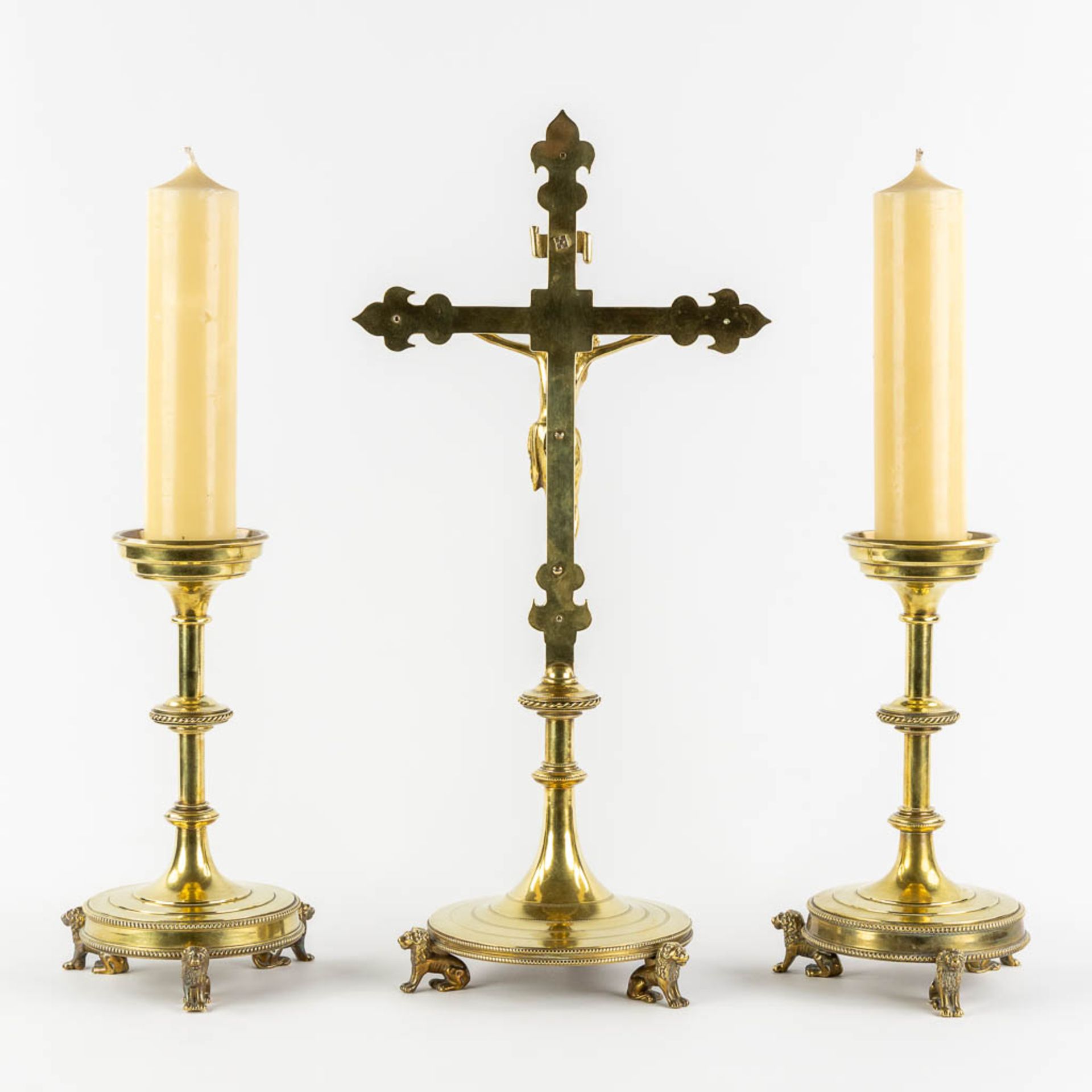 An altar crucifix and matching candelabra, Brass, Gothic revival, probably made by Bourdon, Ghent. ( - Image 4 of 11