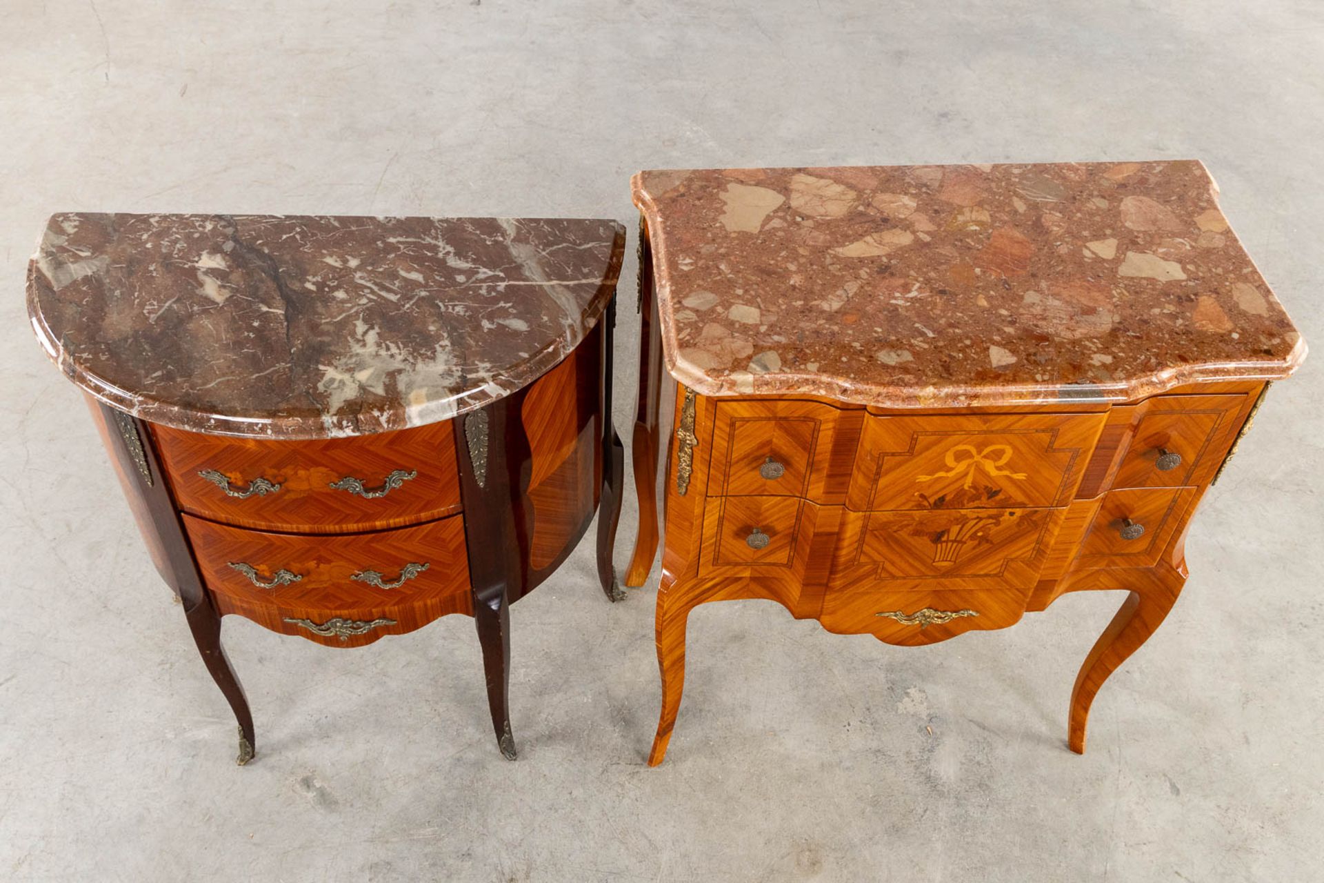Two small cabinets with drawers, marquetry inlay and a marble top. 20th C. (L:39 x W:70 x H:80 cm) - Bild 10 aus 11