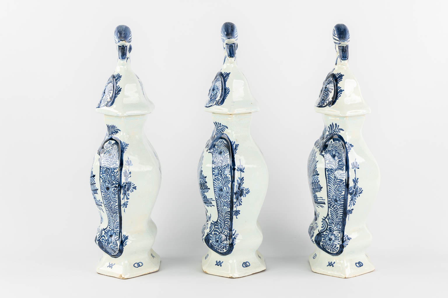 Oud Delft, Nijmegen. A 5-piece 'Kaststel', faience. (L:12 x W:18 x H:38 cm) - Image 6 of 18