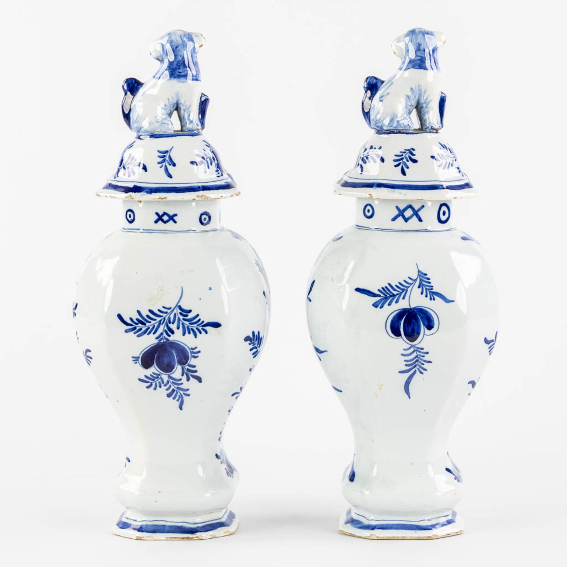 Delft, a collection of table accessories and plates. (L:11 x W:30 x H:28 cm) - Bild 6 aus 18