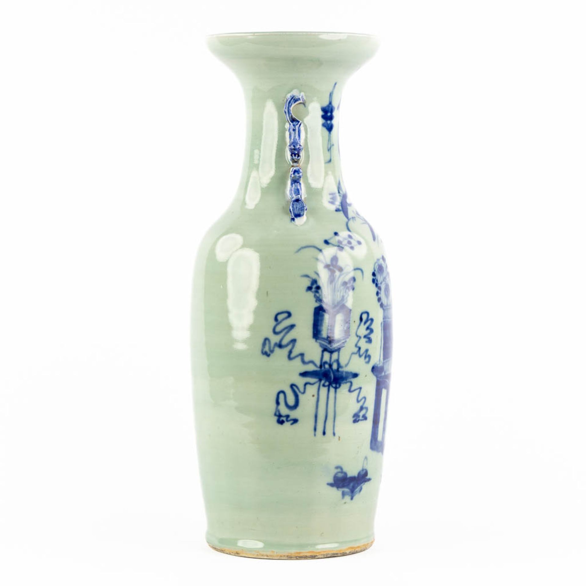 A Chinese celadon vase, decorated with flowers. 19th C. (H:56 x D:22 cm) - Bild 4 aus 12