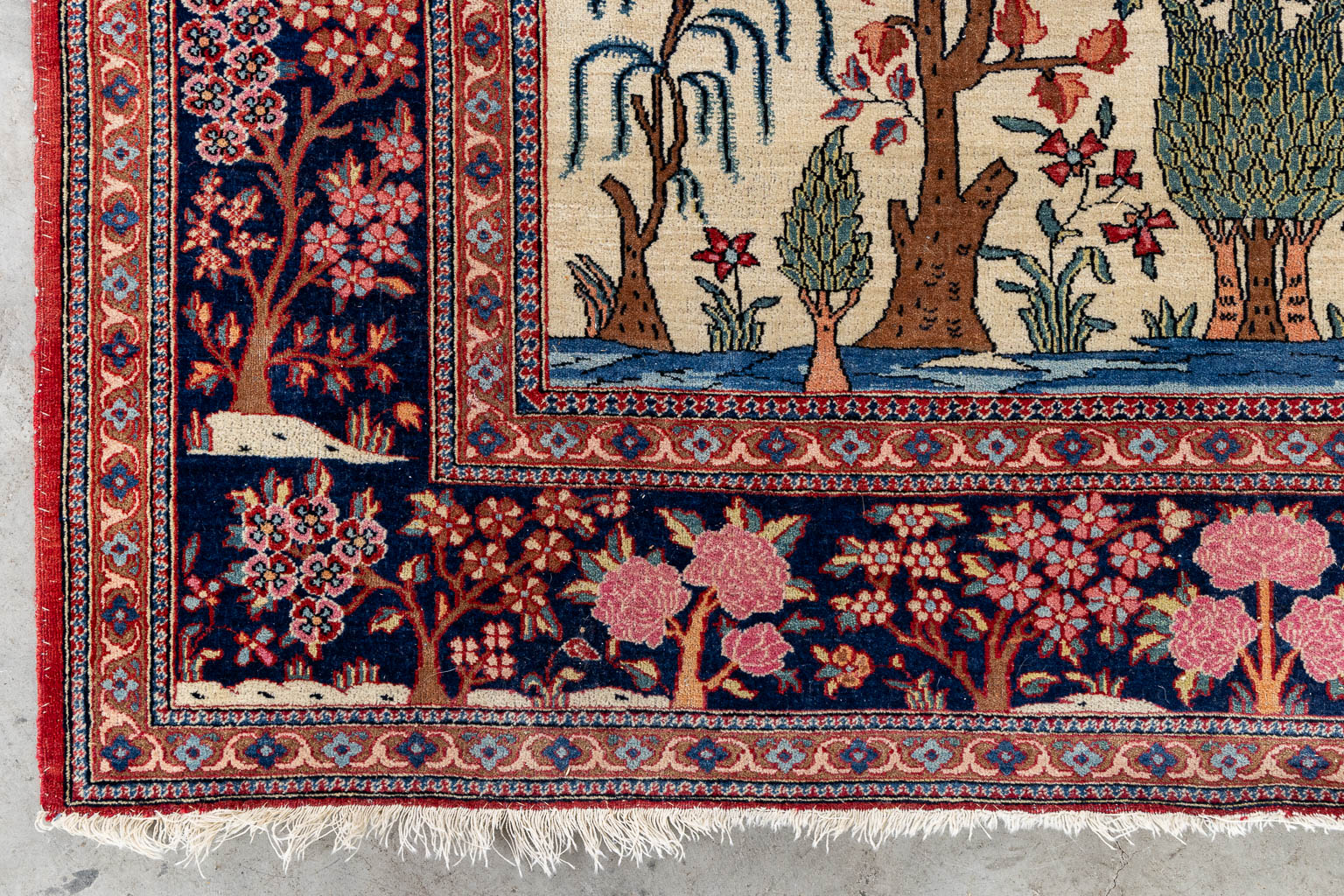A Fine oriental hand-made and antique carpet, Isfahan. (L:204 x W:146 cm) - Image 3 of 8