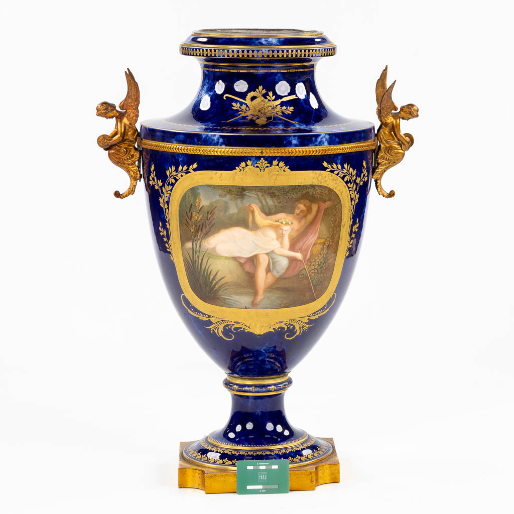 Sèvres, an exceptionally large vase with a hand-painted decor, France, 1867. (L:37 x W:52 x H:76 cm) - Image 2 of 14