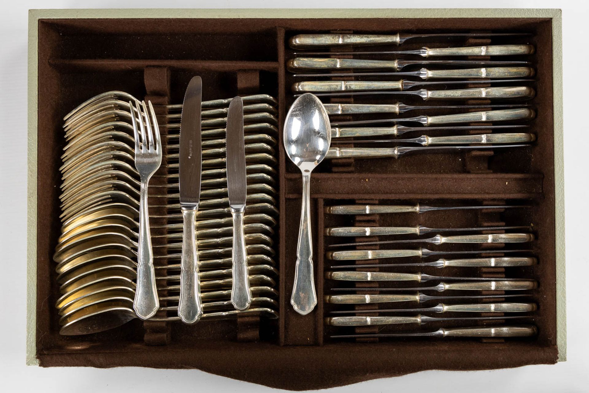 A large collection of silver-plated cutlery, added 12 Delheid silver ice spoons, 309g.  - Bild 14 aus 16