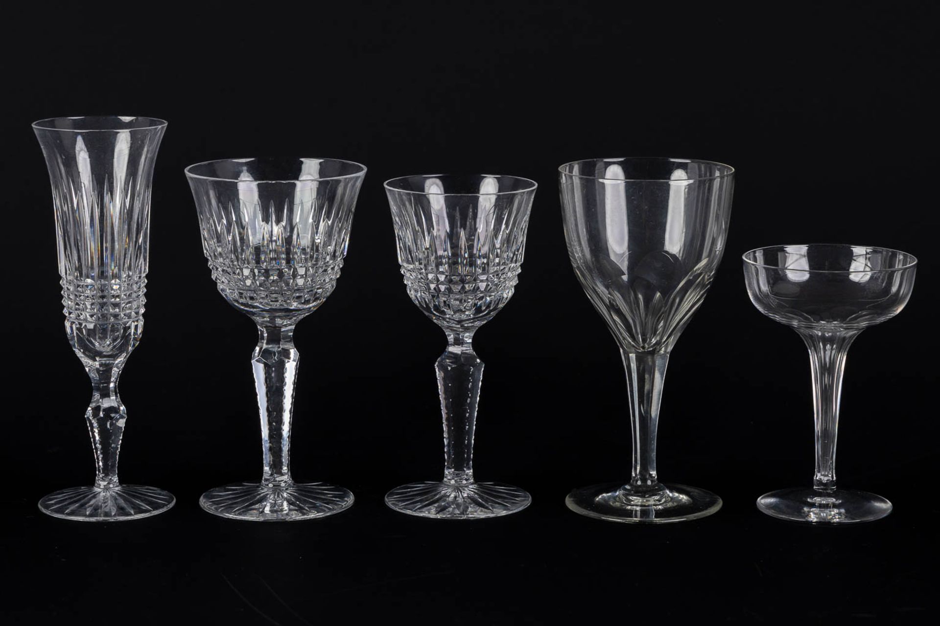 Val Saint Lambert and others, a large glass service. (H:20,1 cm) - Image 4 of 9